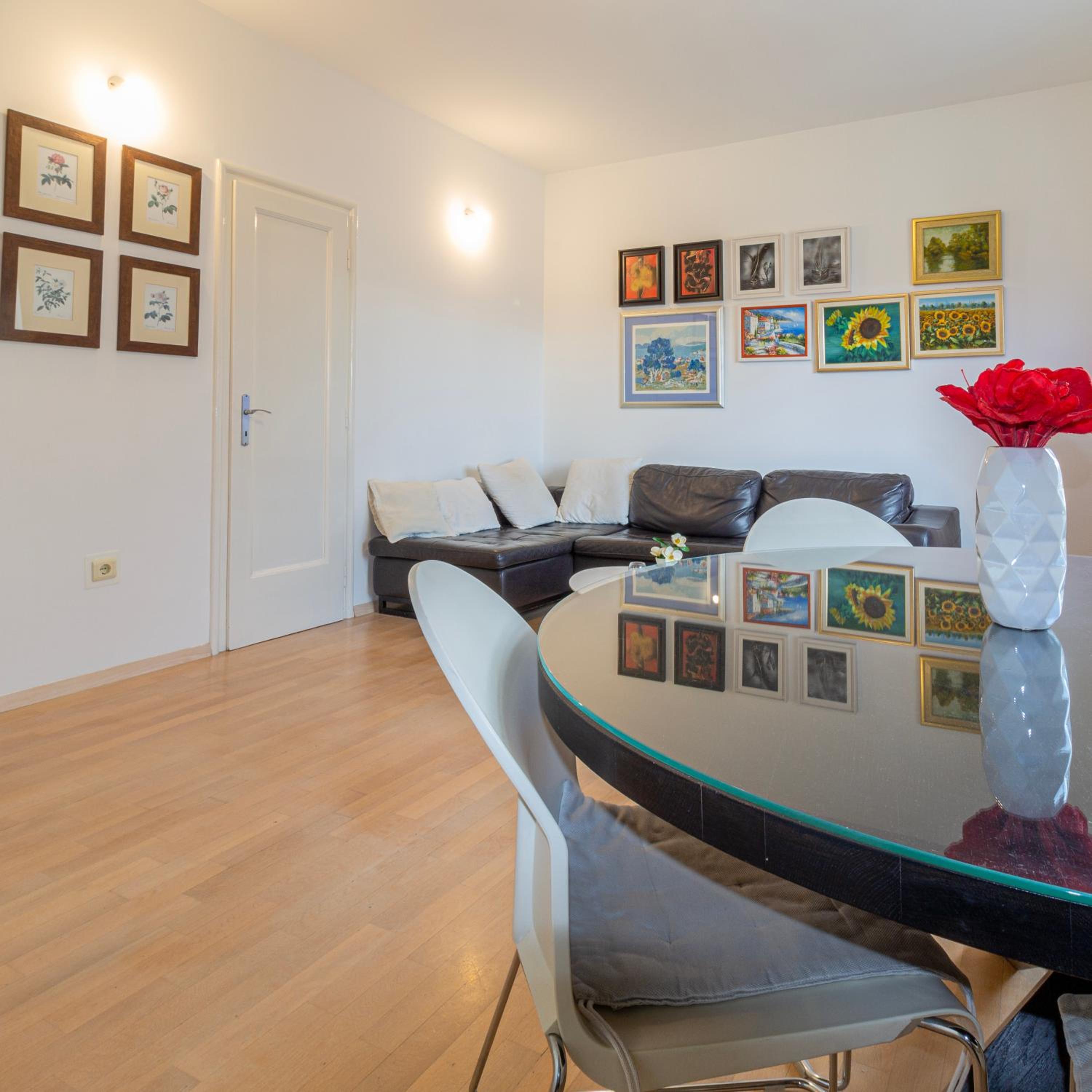 Two-Bedroom Apartment - Photo 21