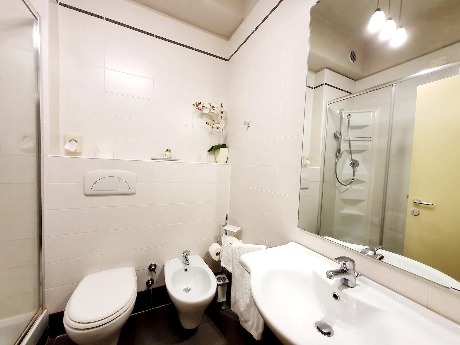 Standard Double Room - Photo 3