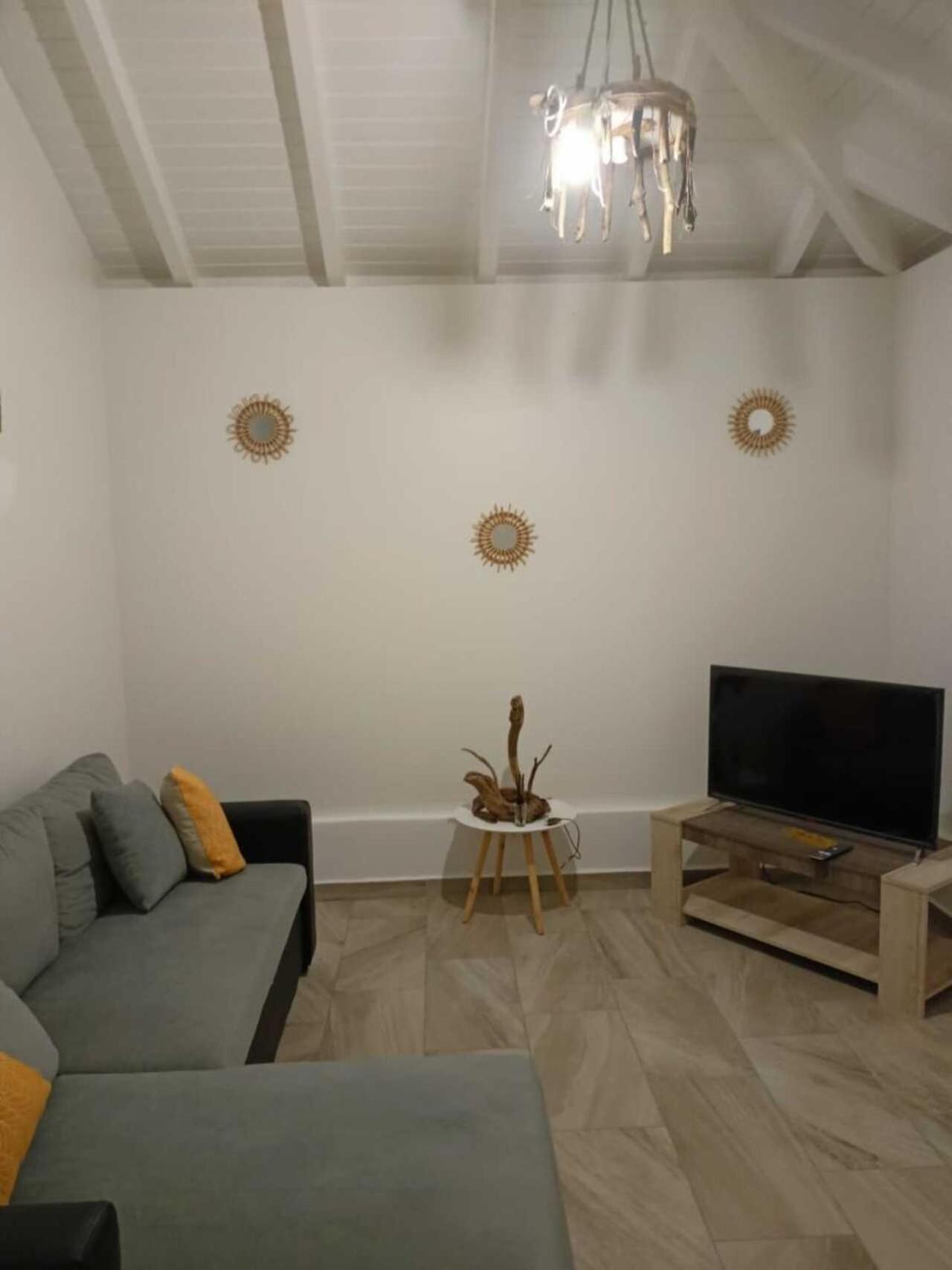 Two-Bedroom House photo 3