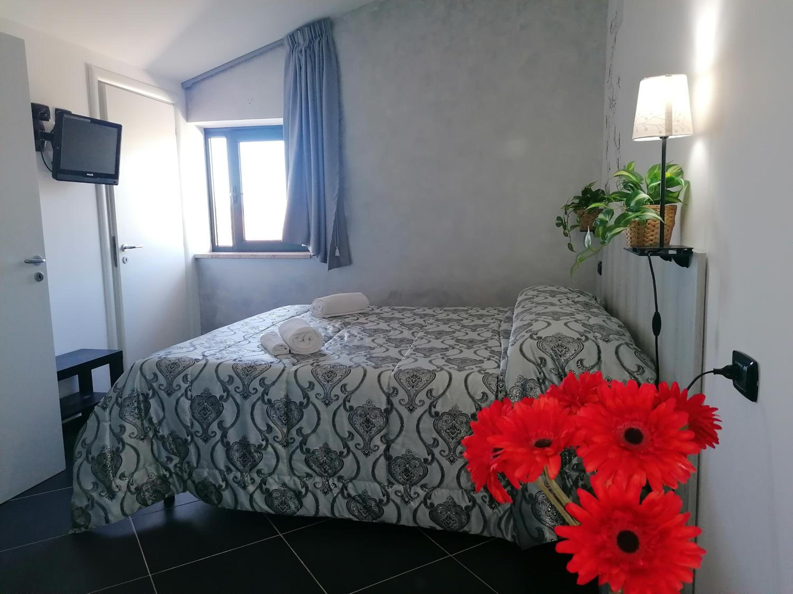 Deluxe Room - Photo 5