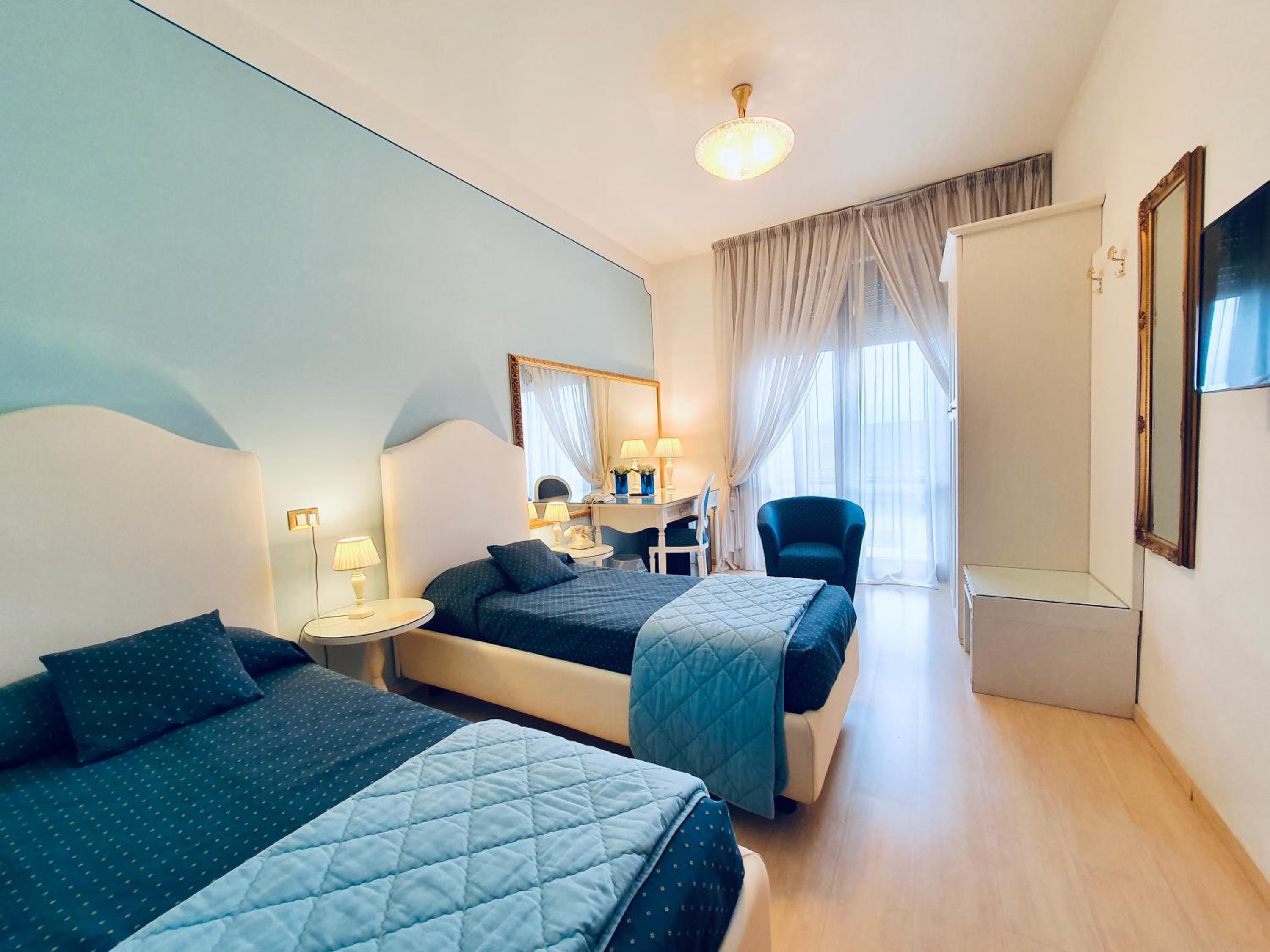 Standard Twin Room - Photo 1