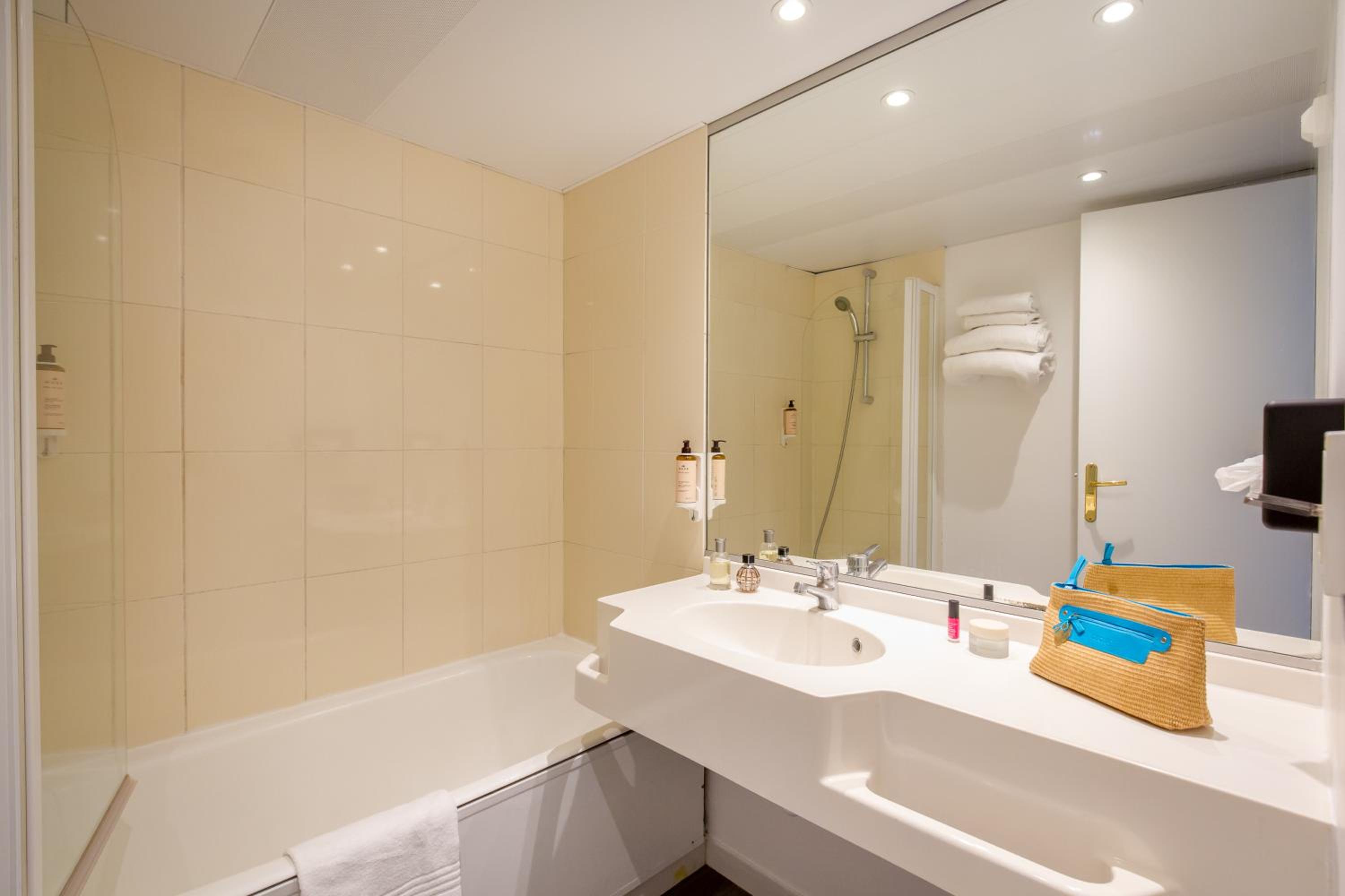 Classic Twin Room - Photo 2