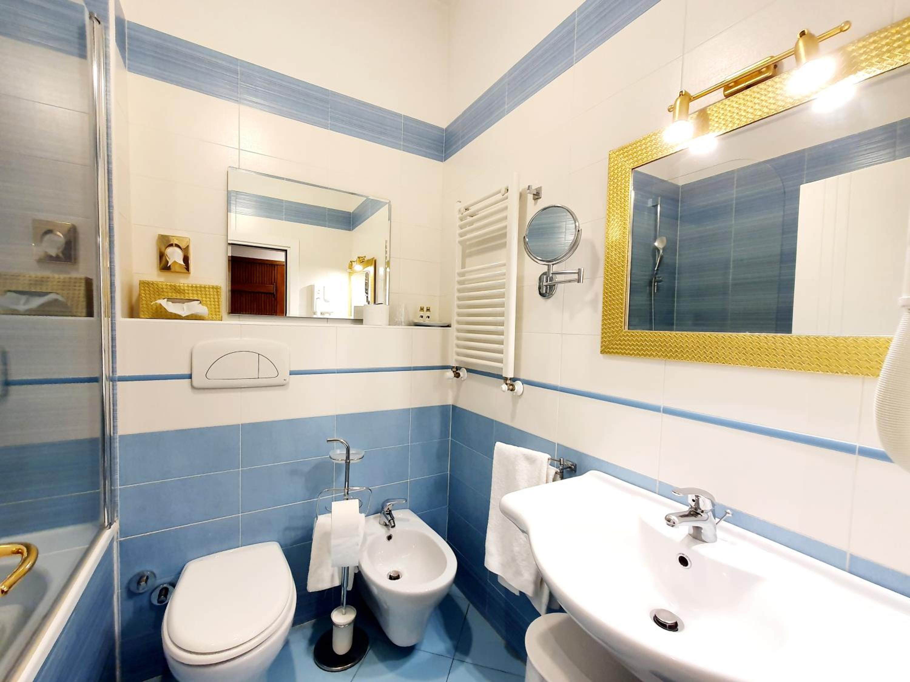 Standard Double Room - Photo 2