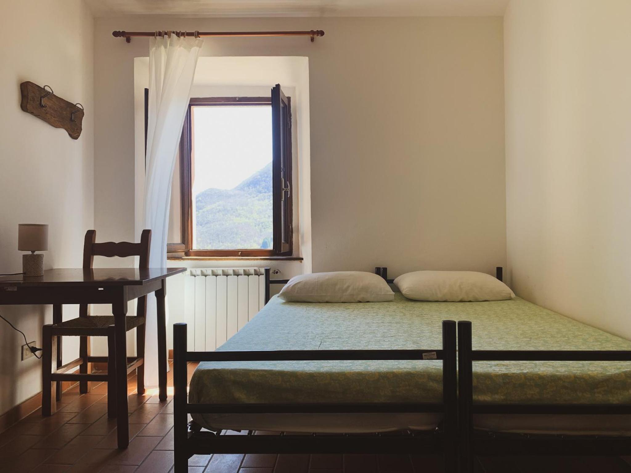 Basic Triple Room with Shared Bathroom photo 2