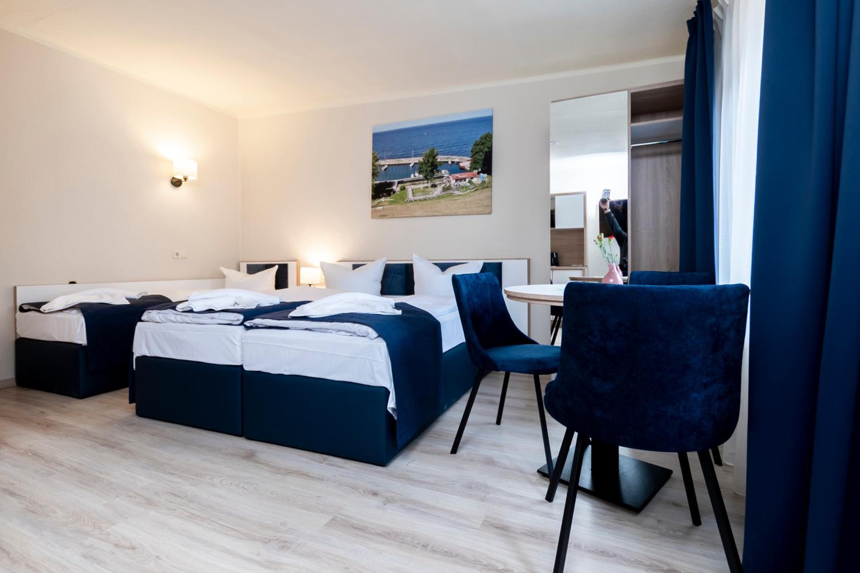 Comfort Triple Room thumbnail 6