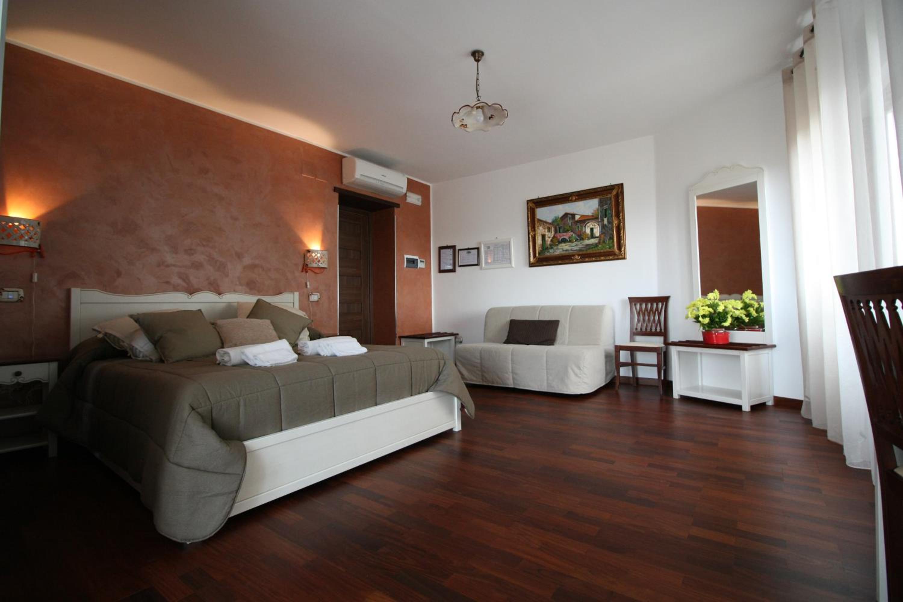 Deluxe Queen Room With Two Queen Beds photo 1