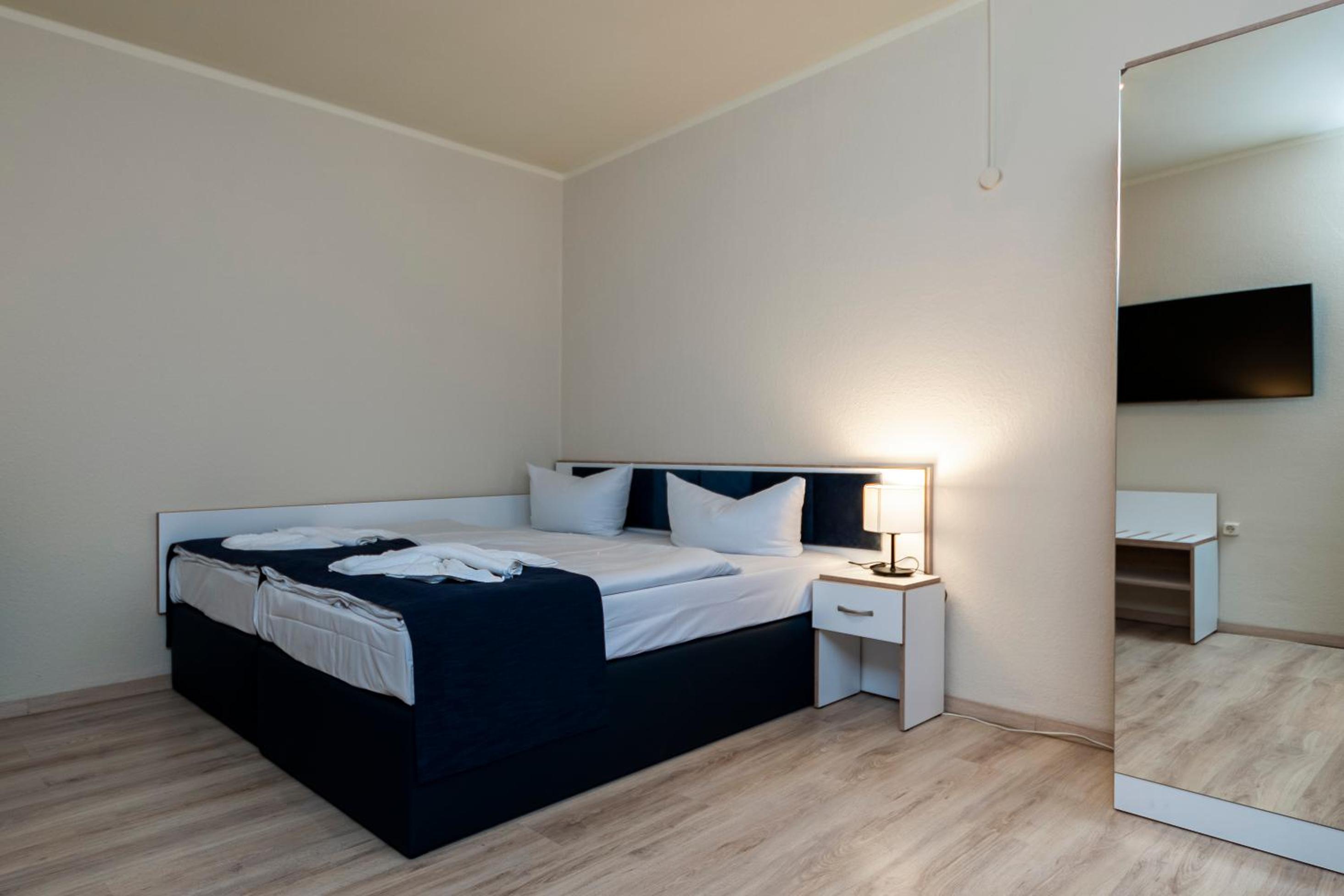Double Room thumbnail 6