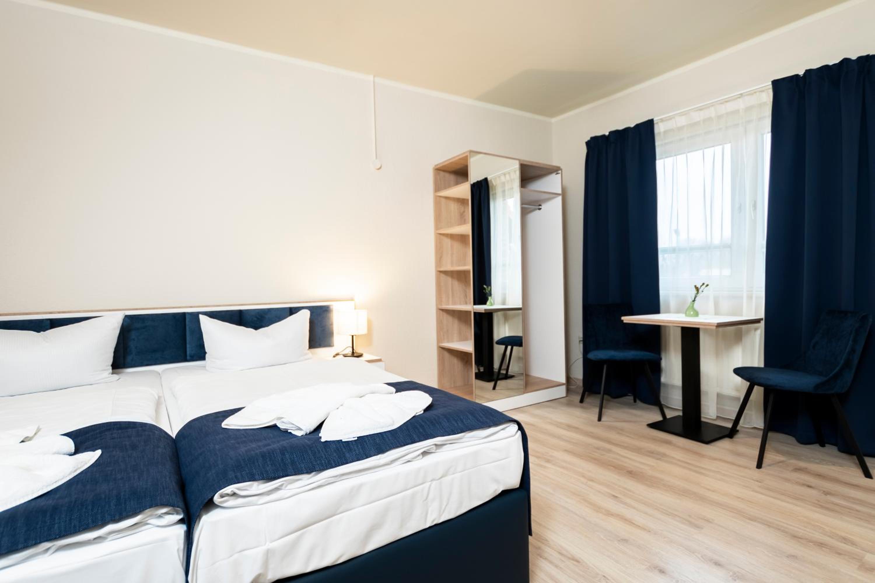 Double Room thumbnail 5