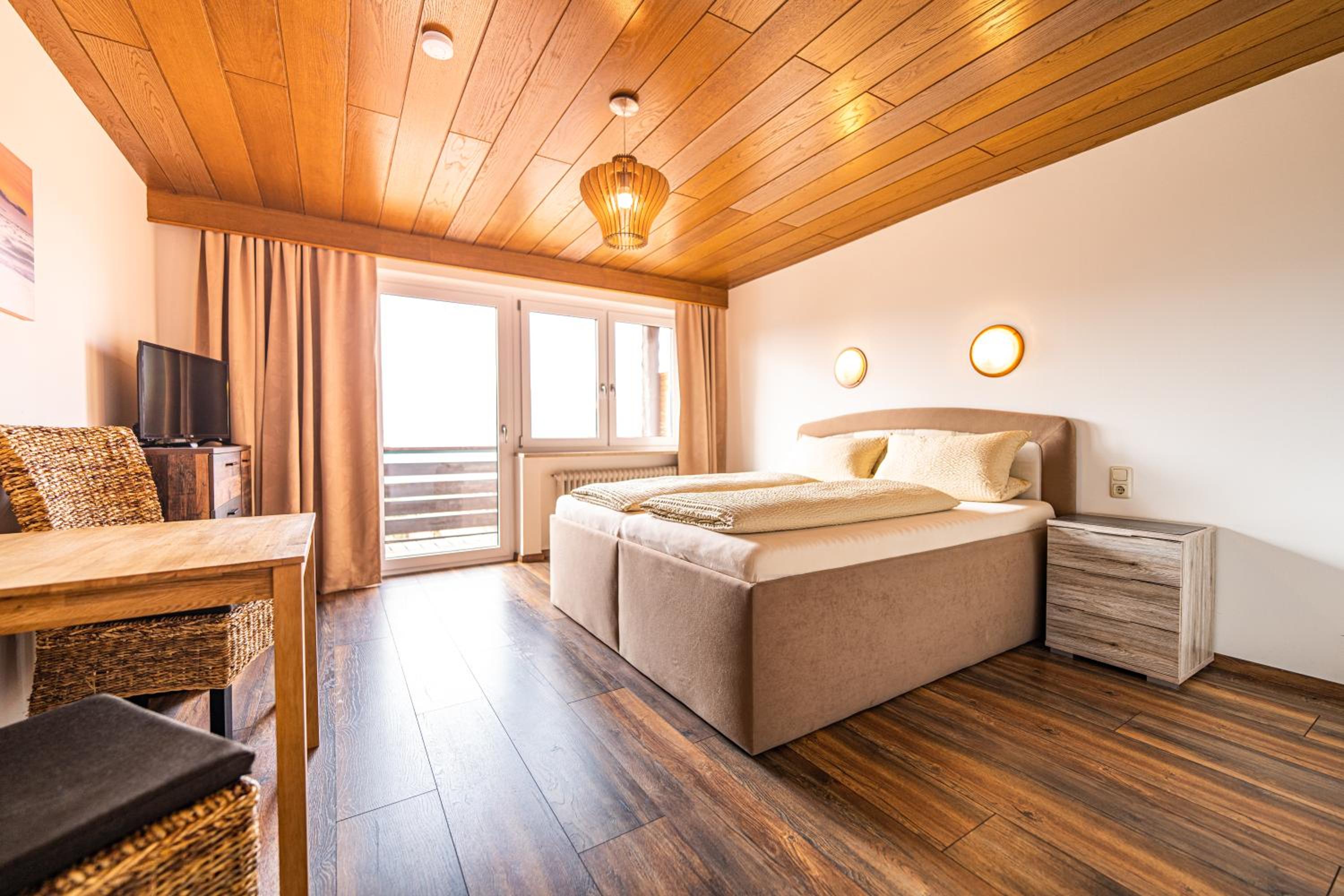 Double Room with comfort box-spring bed