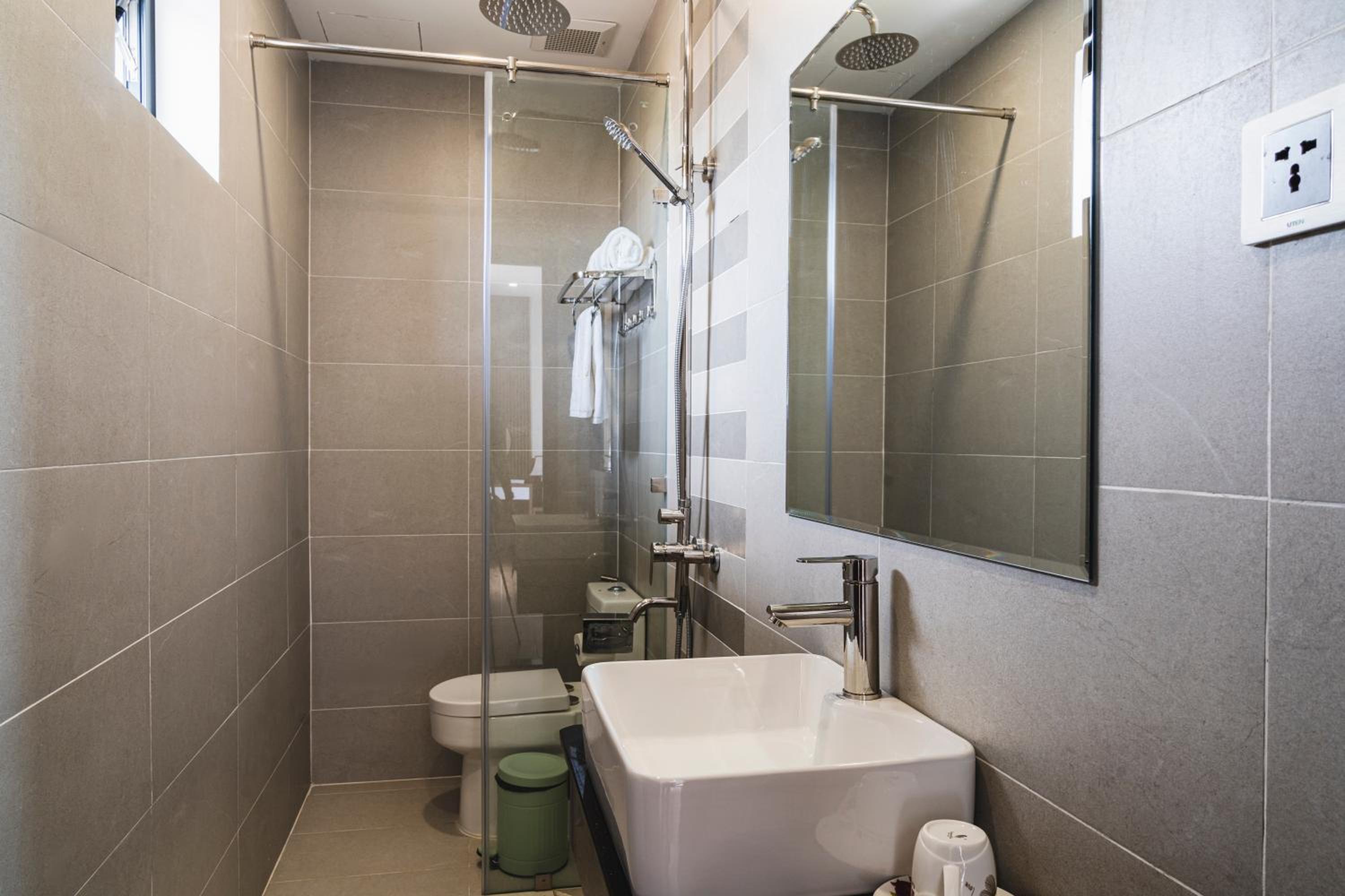 Deluxe Double Room with Sea View - Photo 11