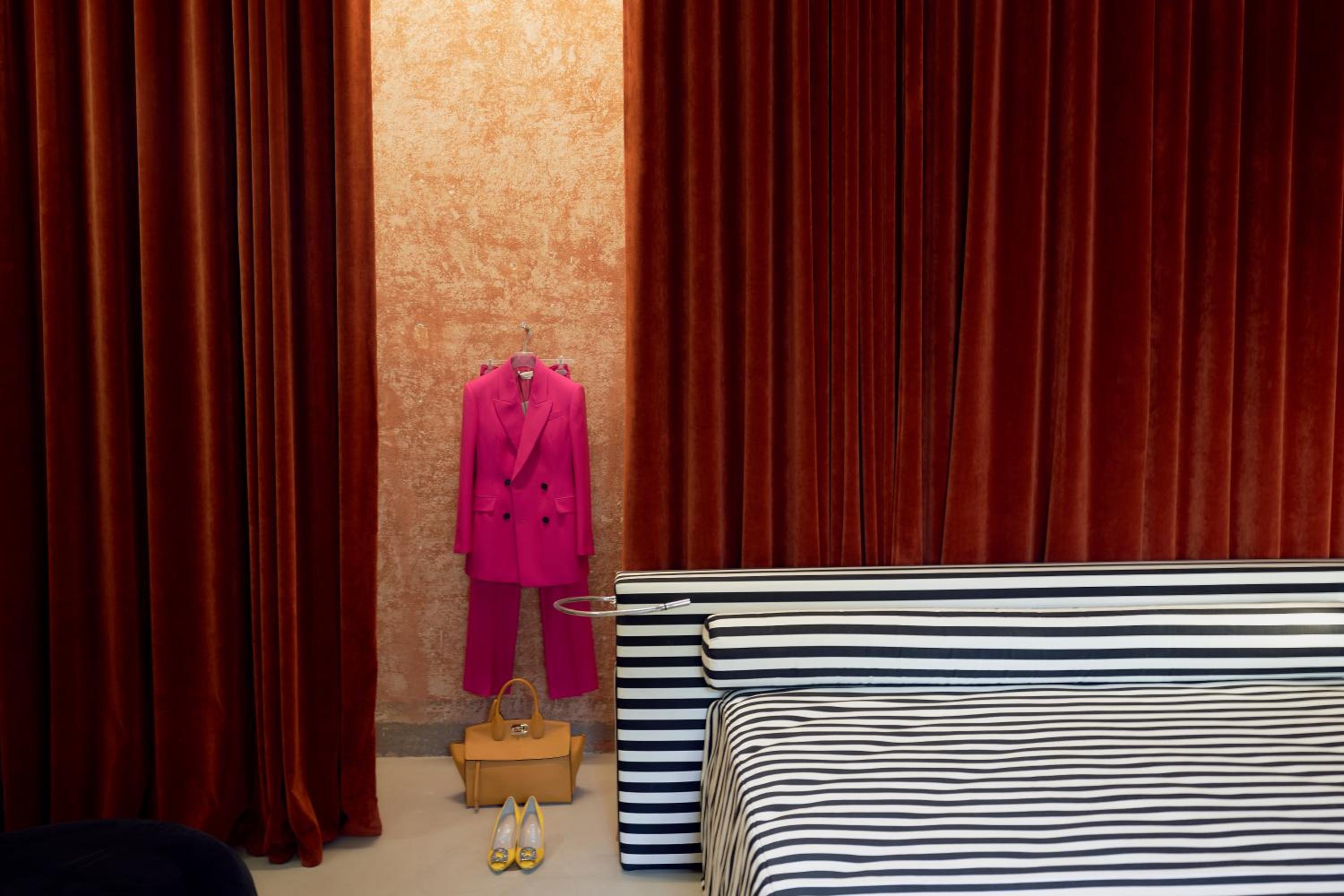 Deluxe King Room photo 3