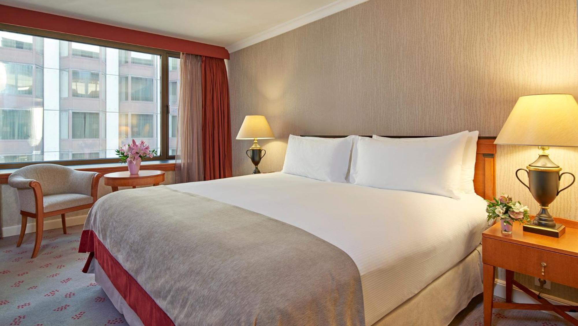 King Bed Grand Castle Suite River View - Photo 3