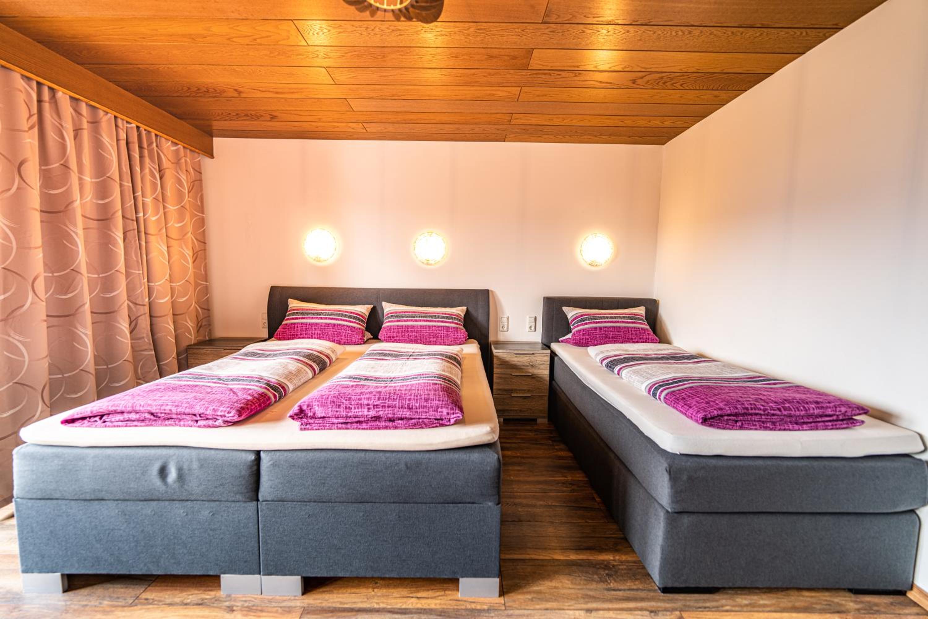Triple Room with comfort box-spring bed