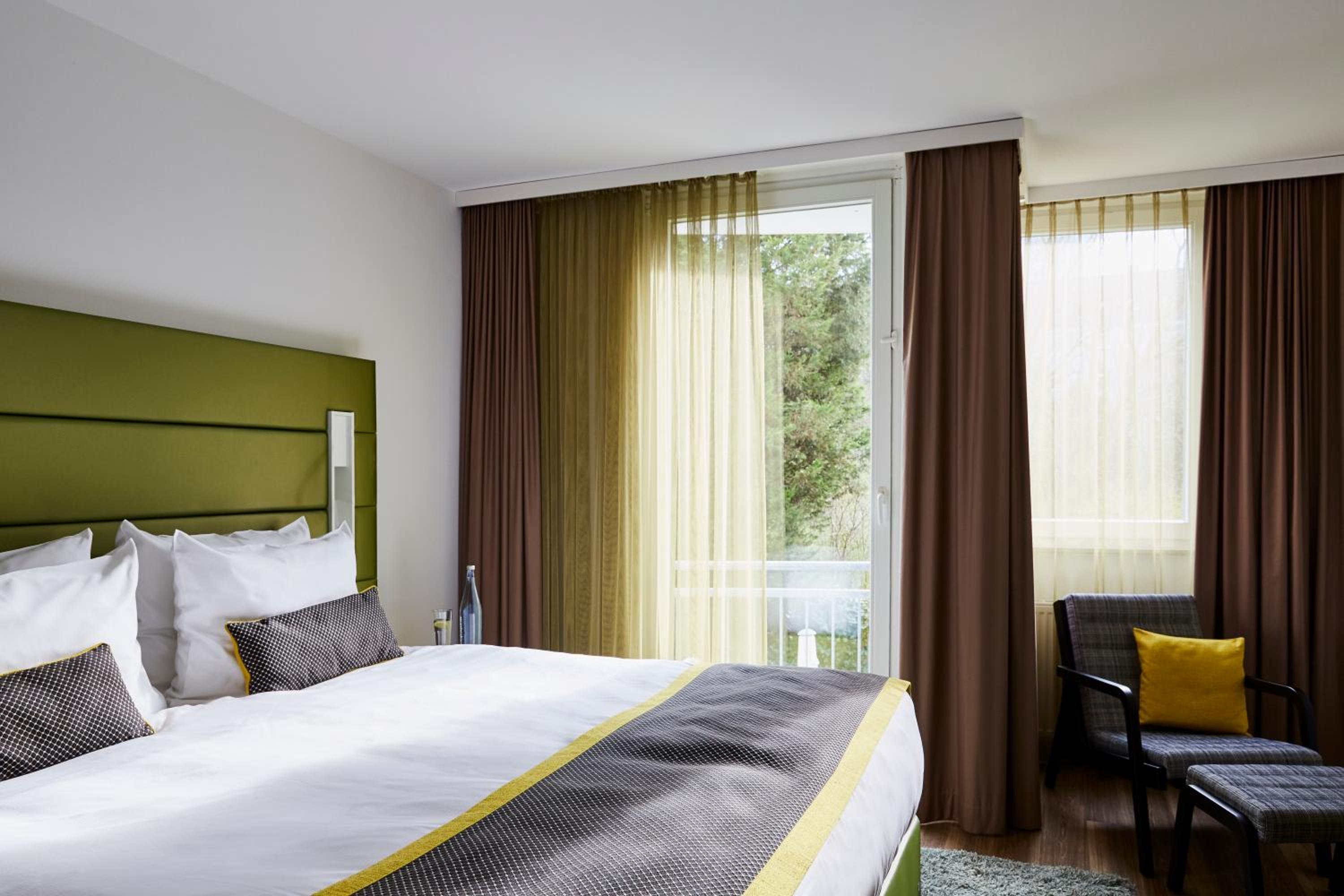 Premium King Room with Balcony and Garden View - Photo 1