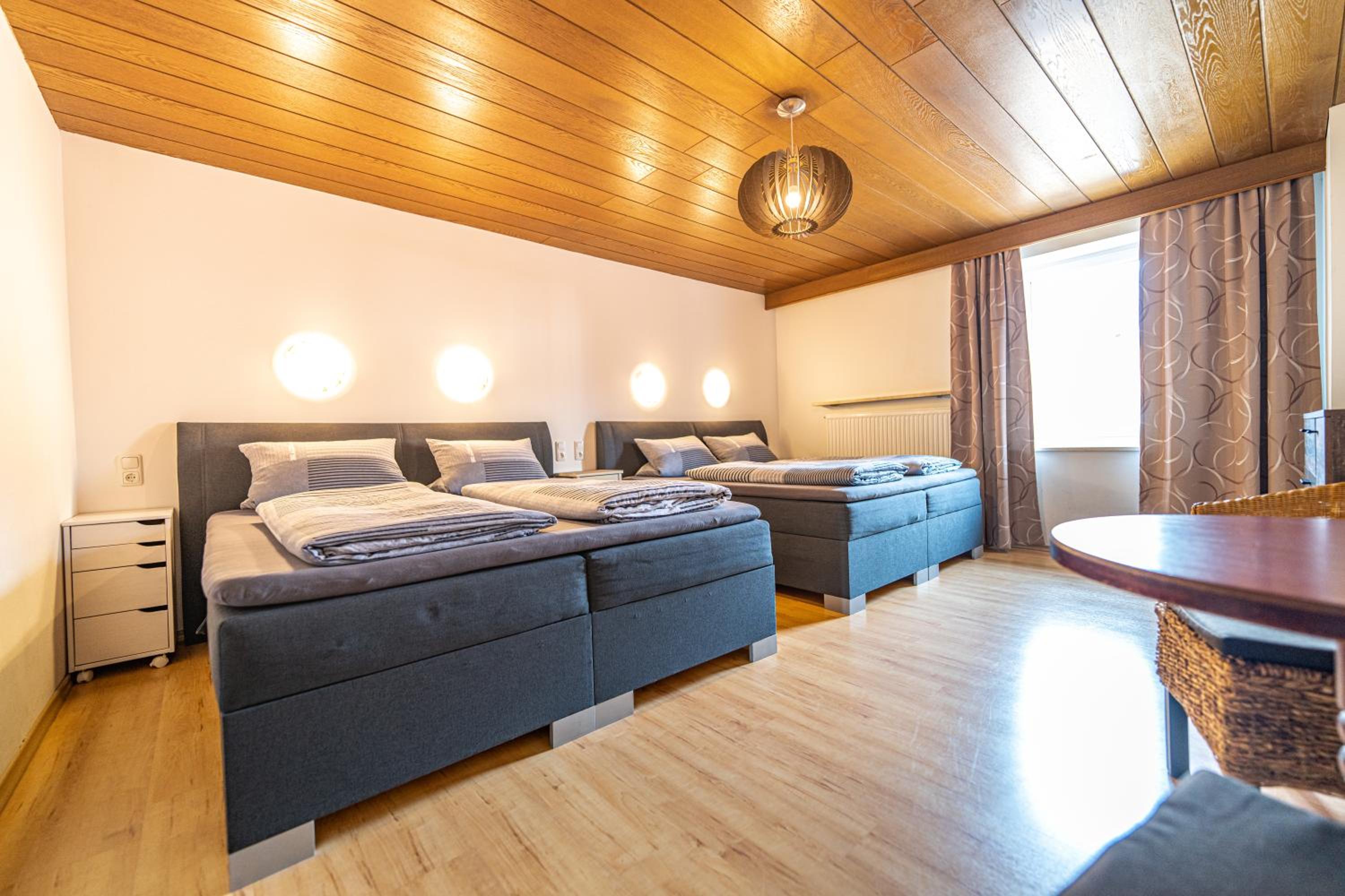 Quadruple Room with comfort box-spring bed photo 3