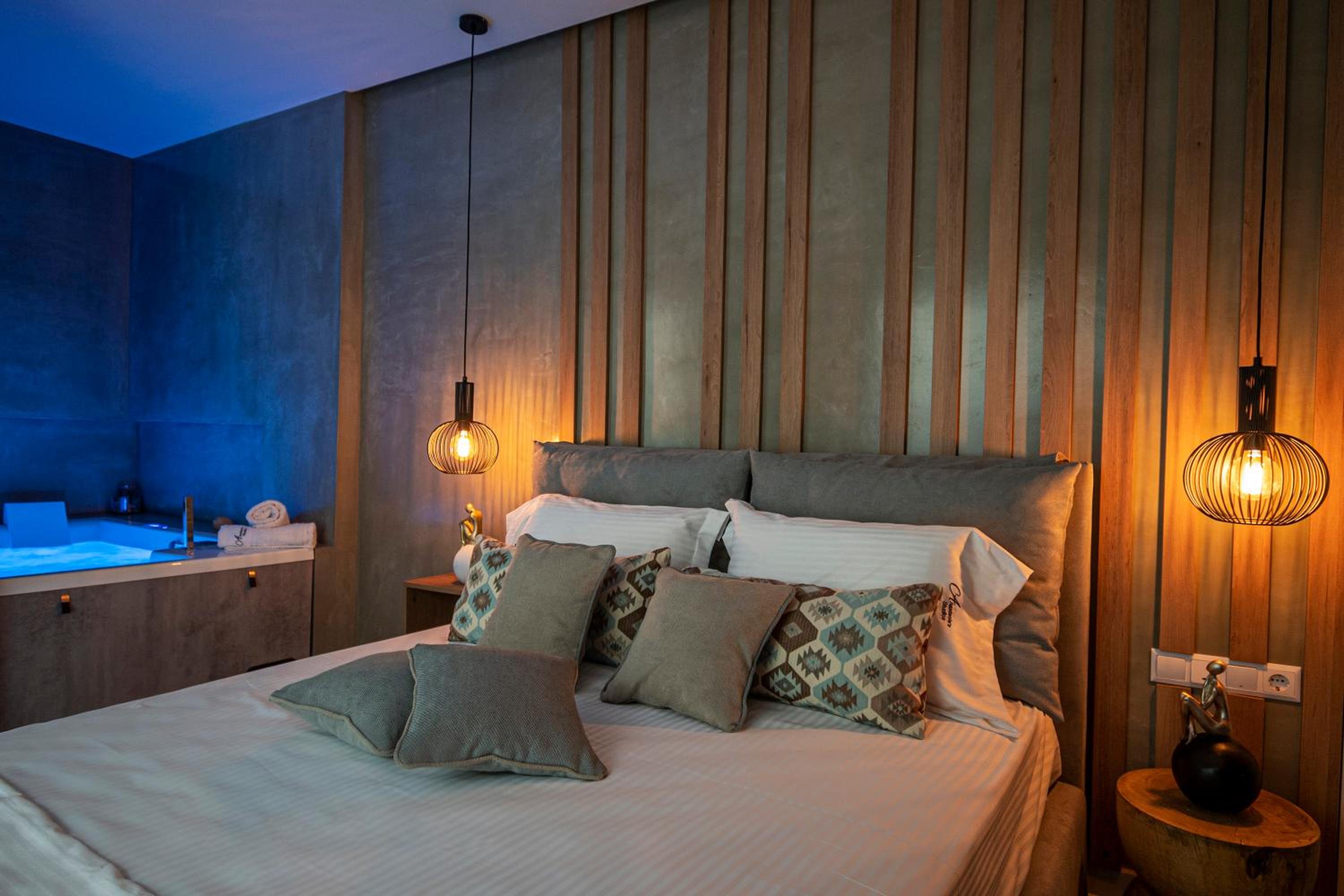 Suite with Hot Tub
