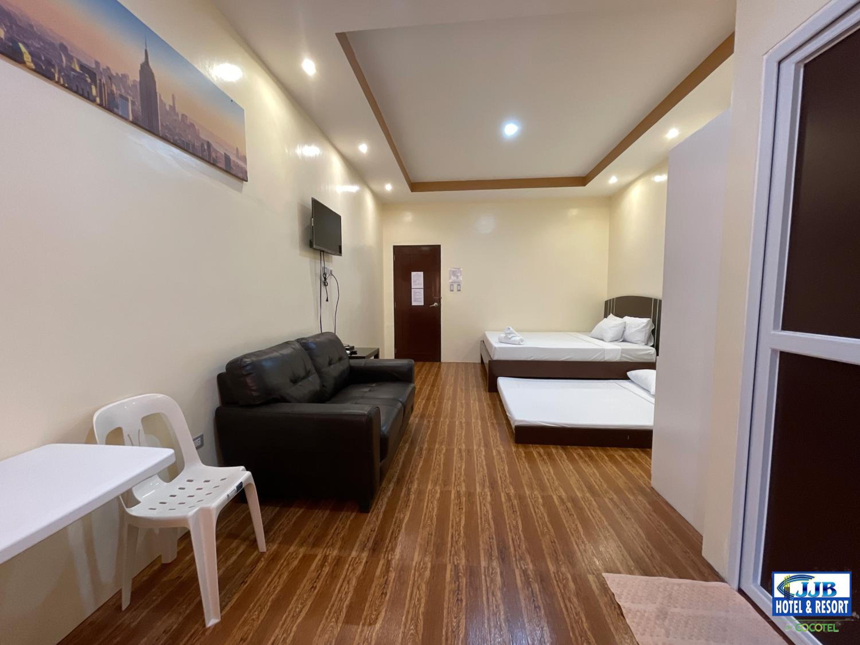 Family Room - Photo 4