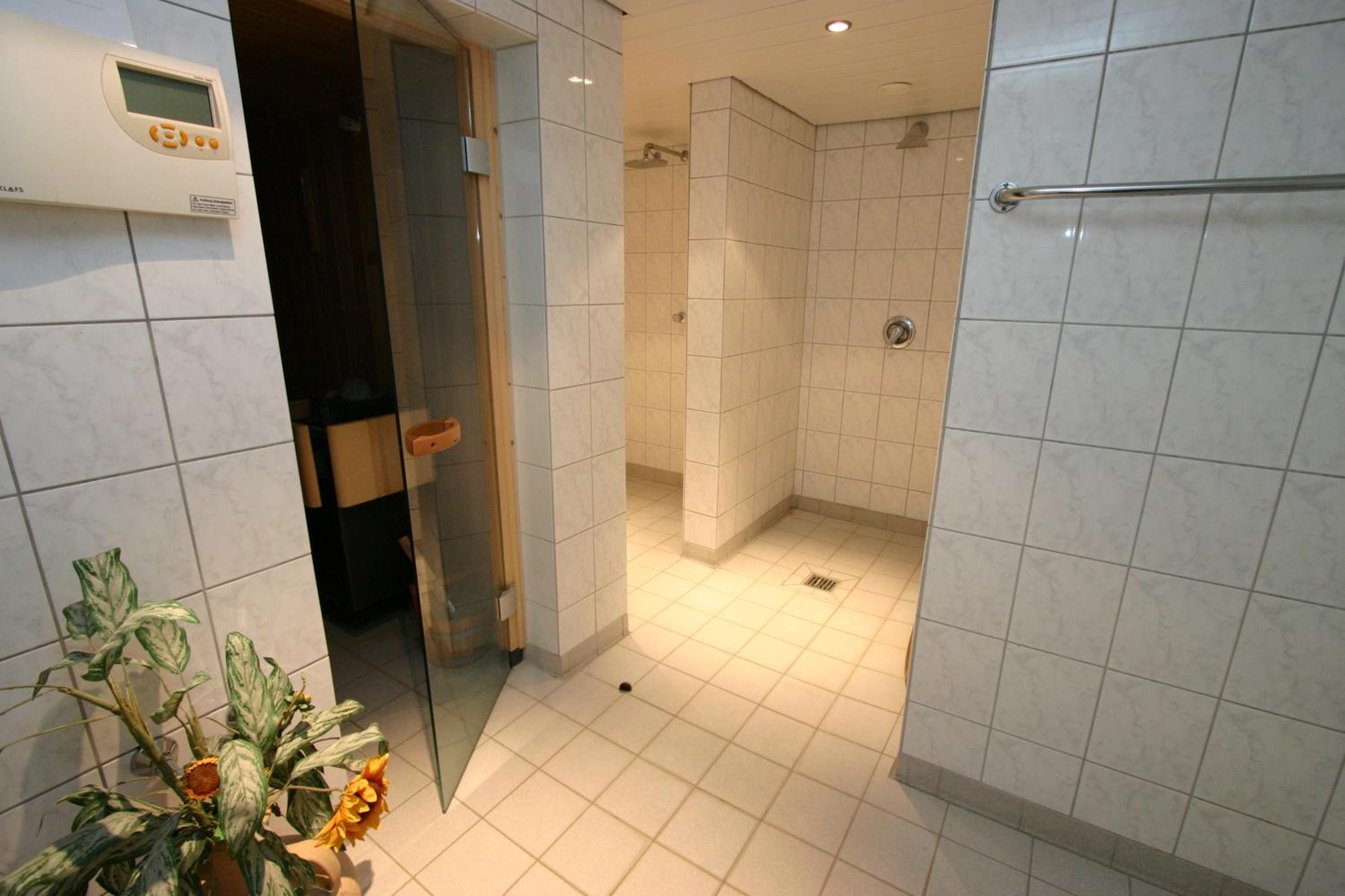 Apartment with Balcony photo 2