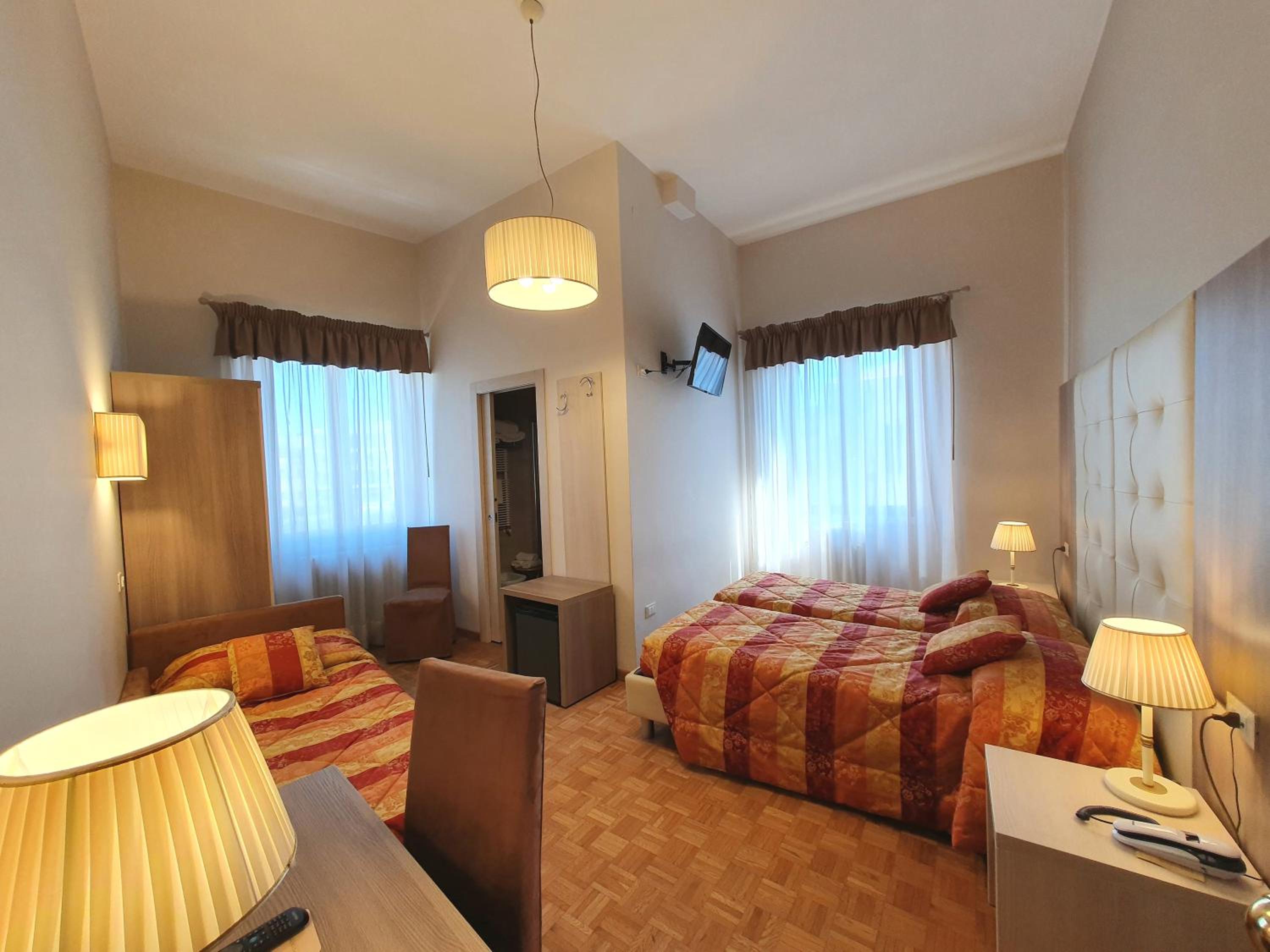 Deluxe Triple Room - Photo 1