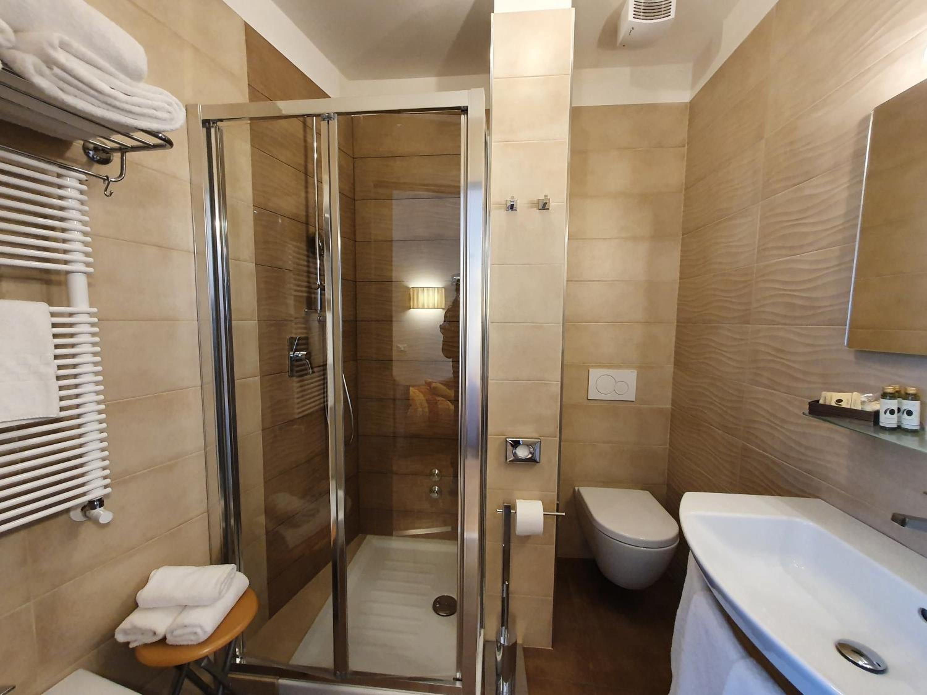 Deluxe Triple Room - Photo 2