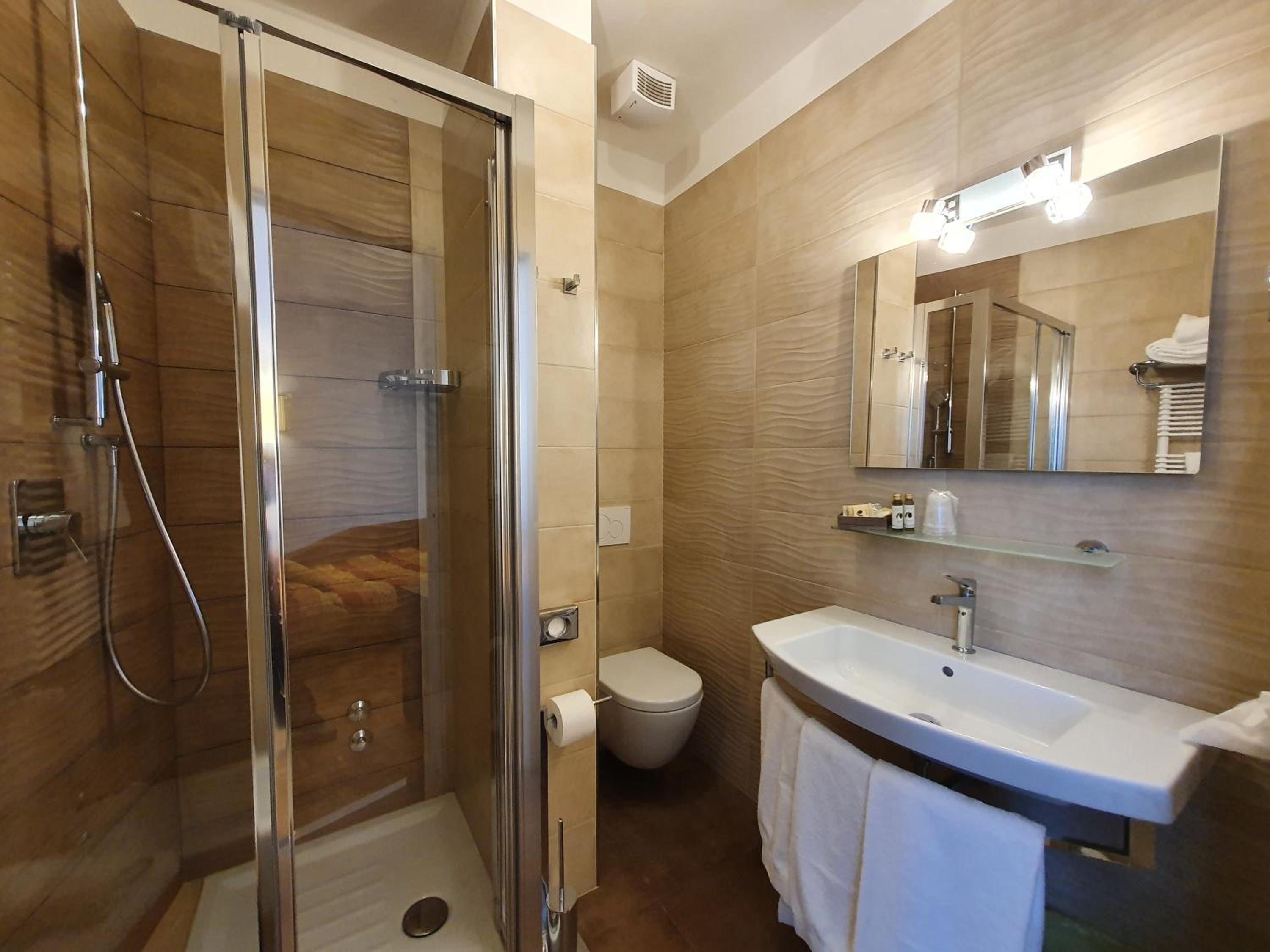 Deluxe Triple Room - Photo 3