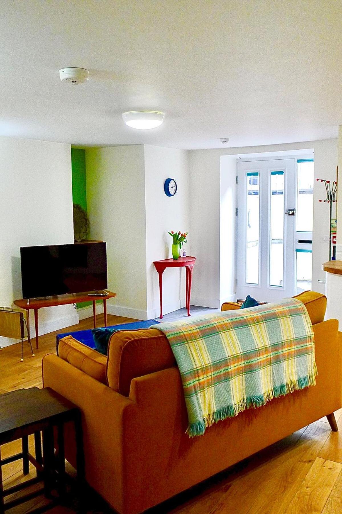 One-Bedroom Apartment - Photo 13