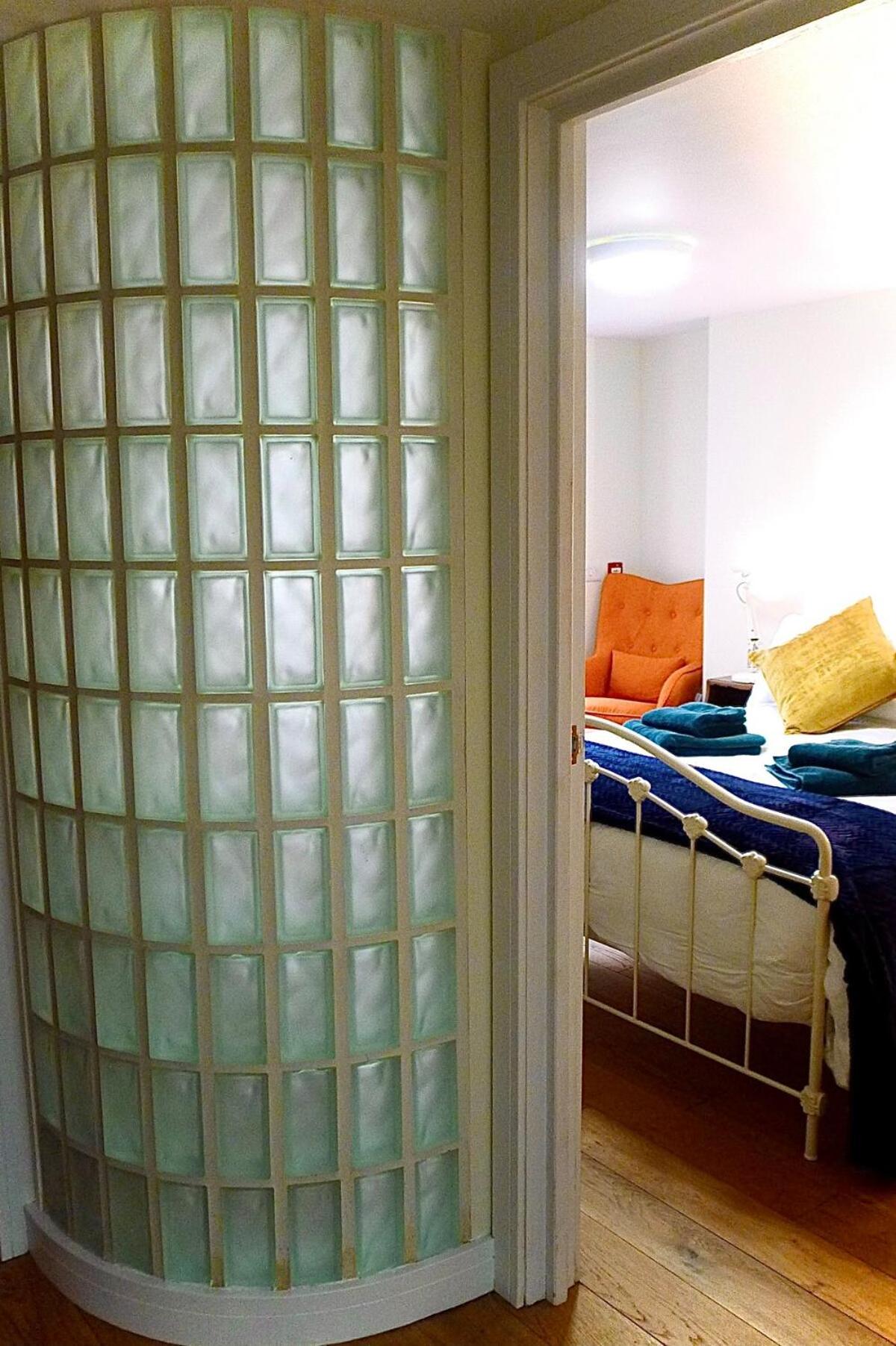 One-Bedroom Apartment - Photo 11