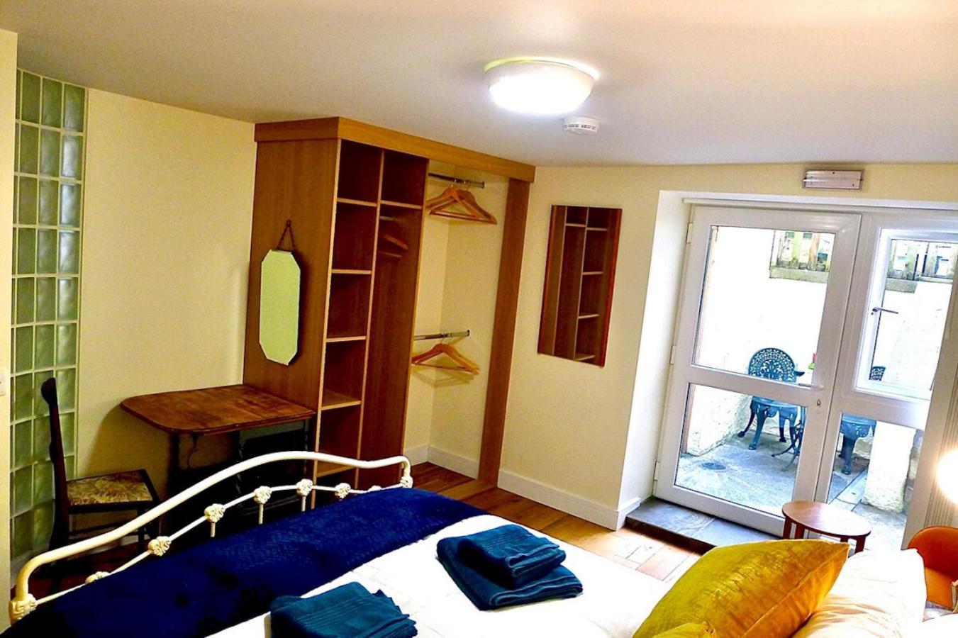 One-Bedroom Apartment - Photo 4