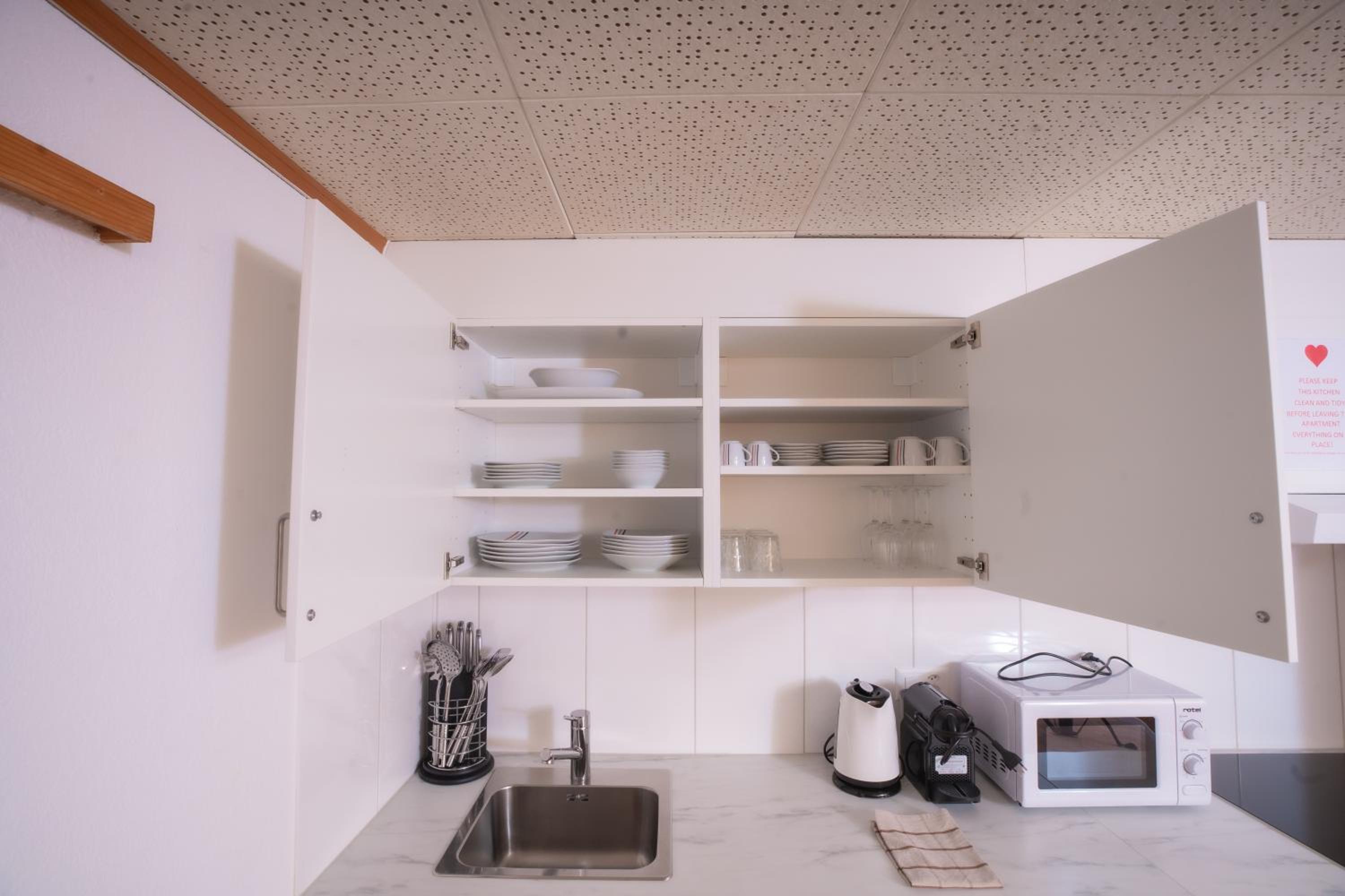 Apartment with Balcony - Photo 4