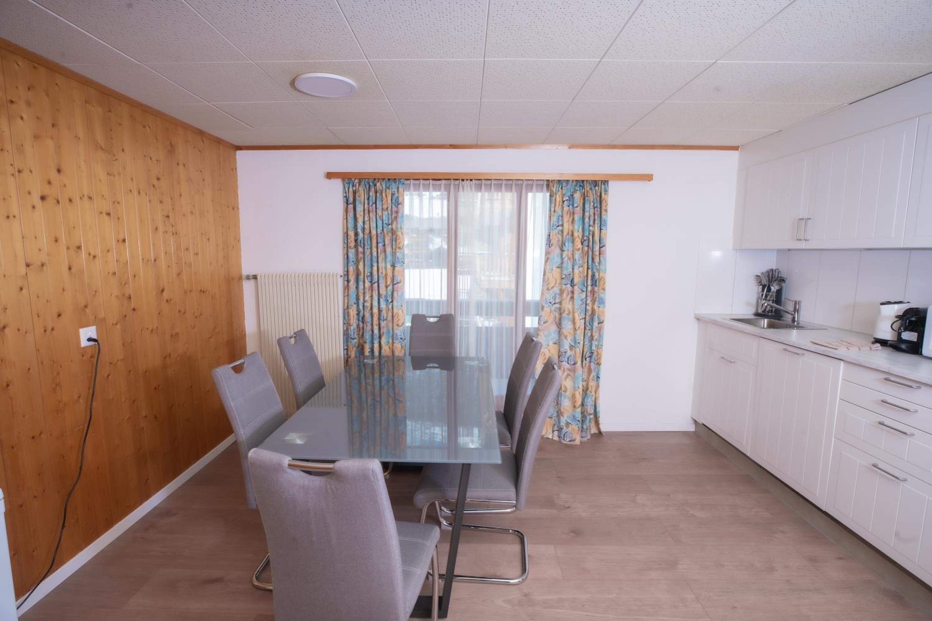 Apartment with Balcony - Photo 2