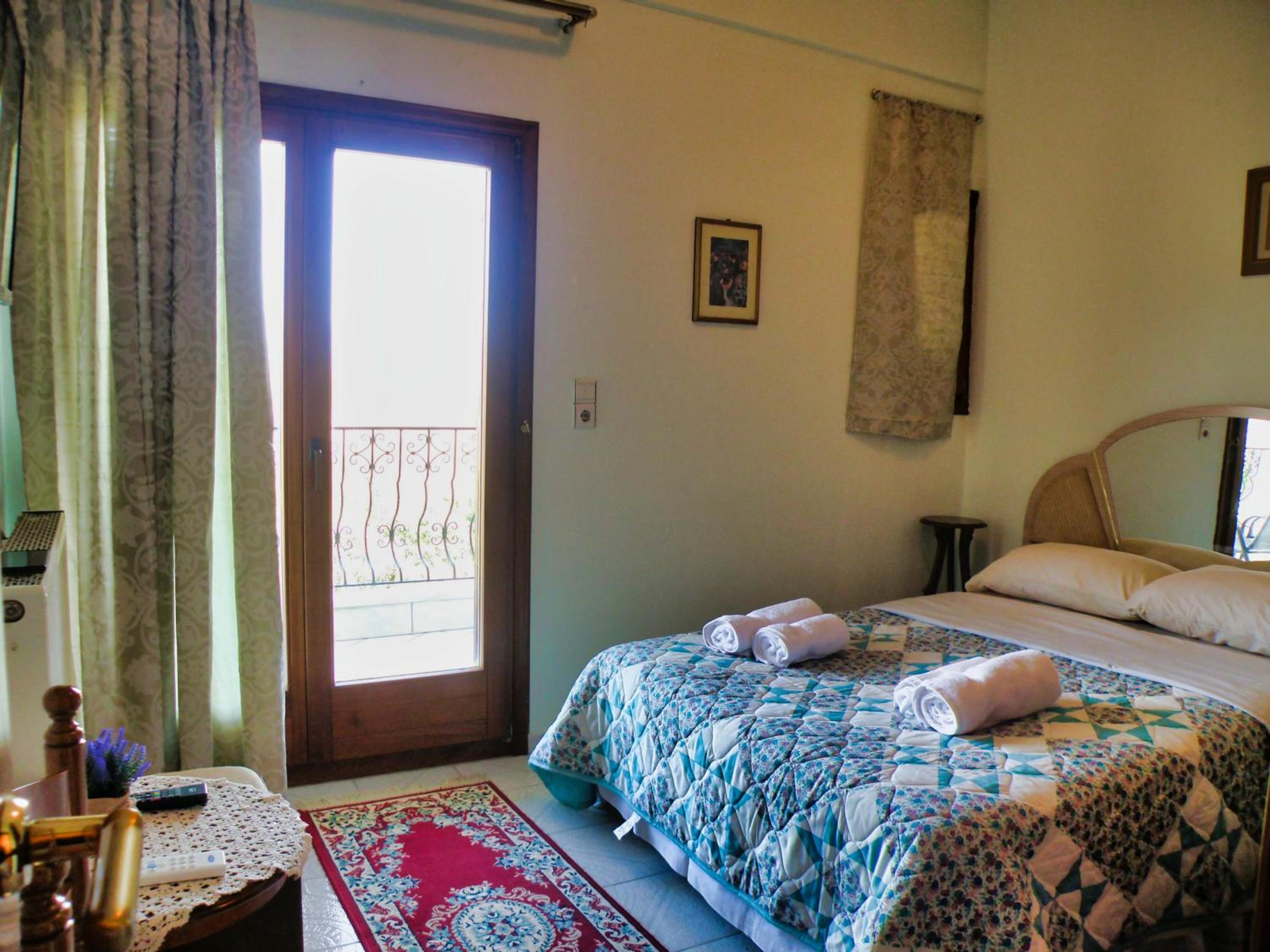 Three-Bedroom Apartment - Photo 3