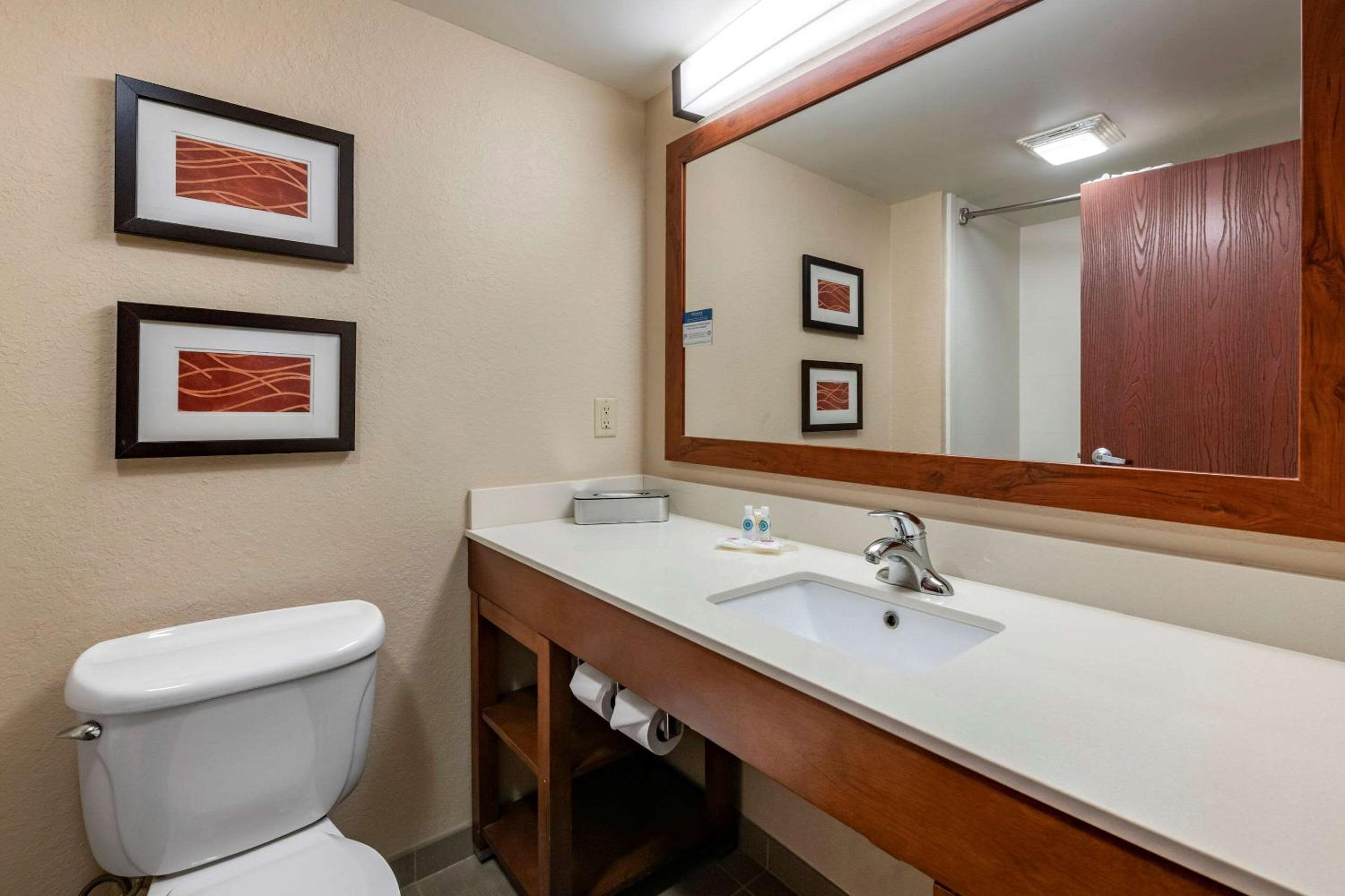 King Room - Non-Smoking - Photo 2