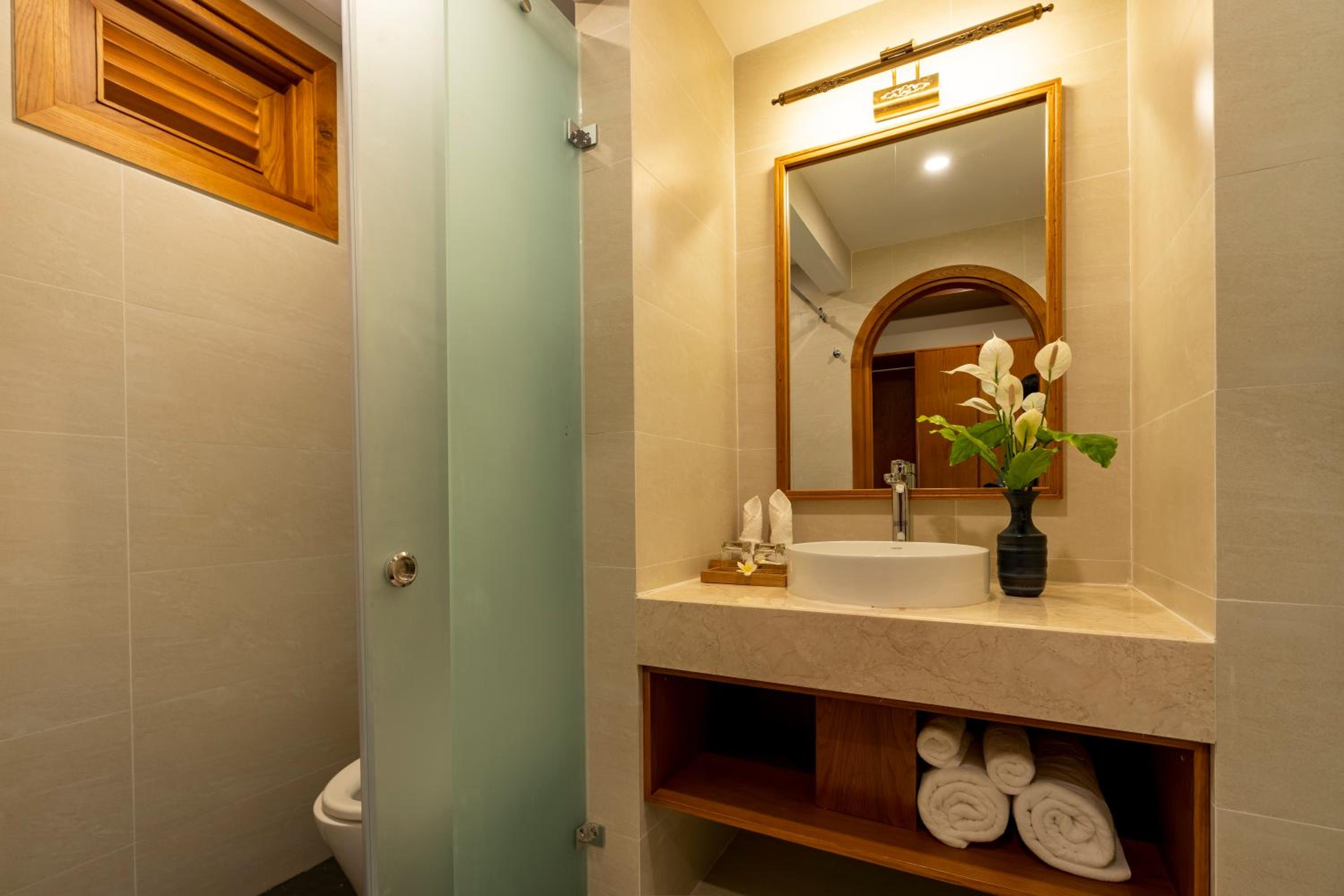 Double Room with Garden View thumbnail 6