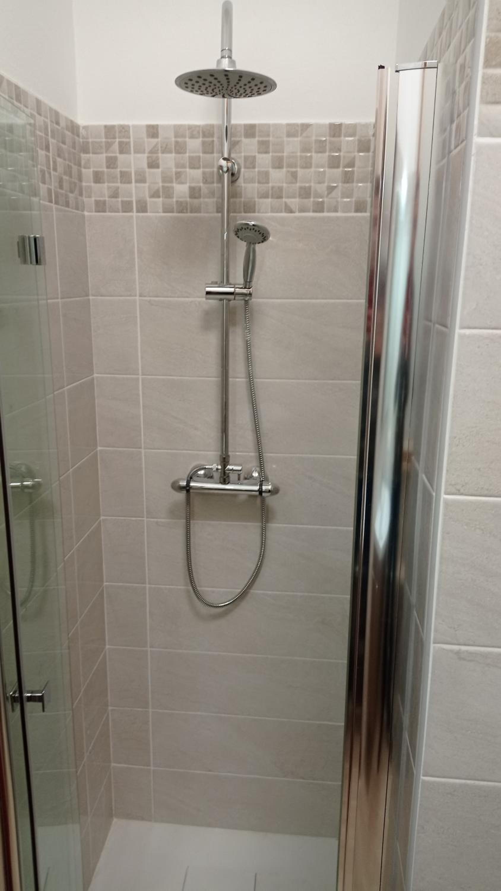 Quadruple Room with Private Bathroom - Photo 2