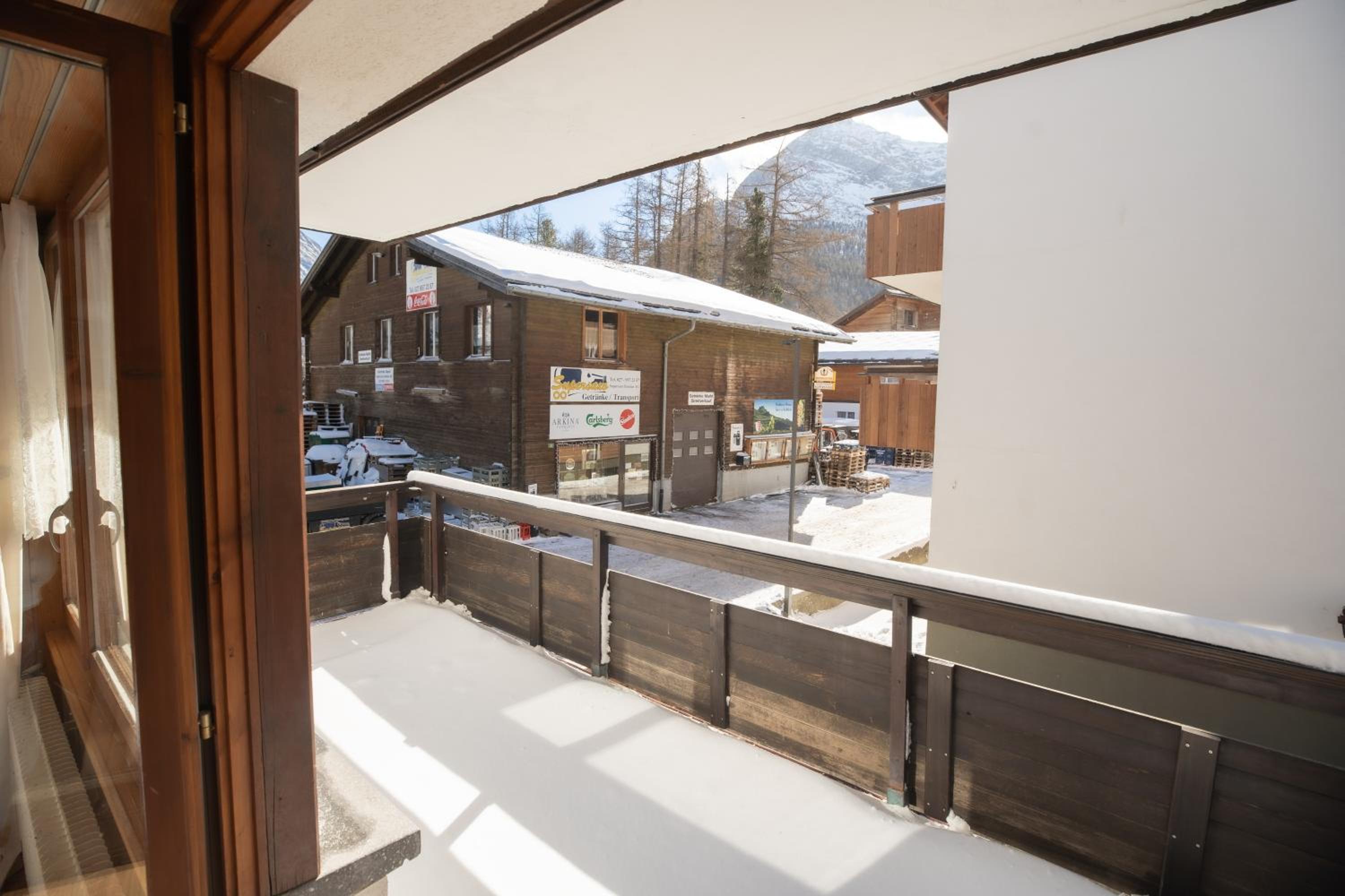 Apartment with Mountain View - Photo 9