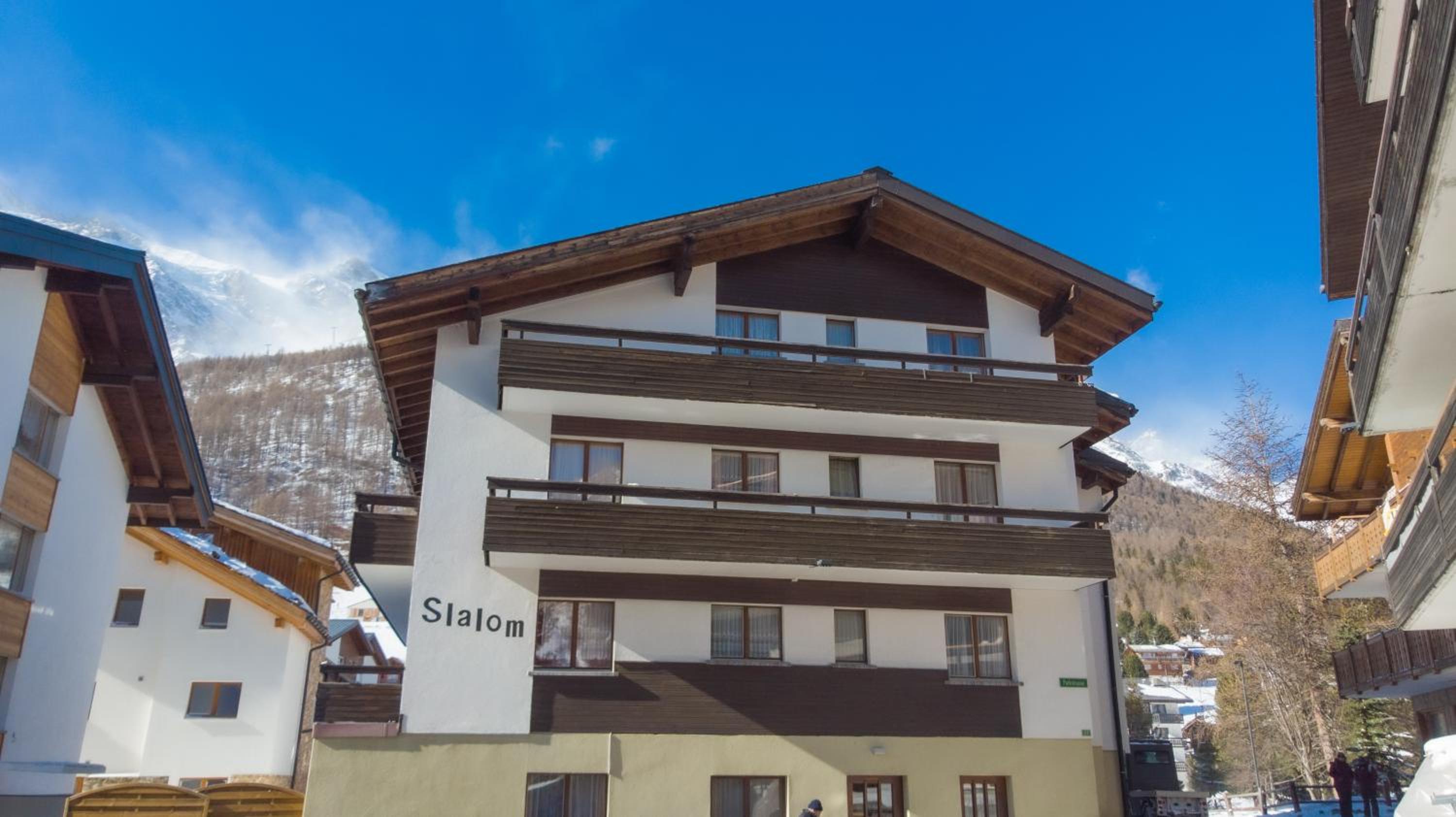 Apartment with Mountain View - Photo 4