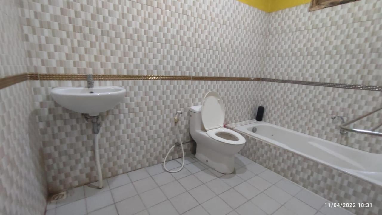 Deluxe Double Room with Bath - Photo 5