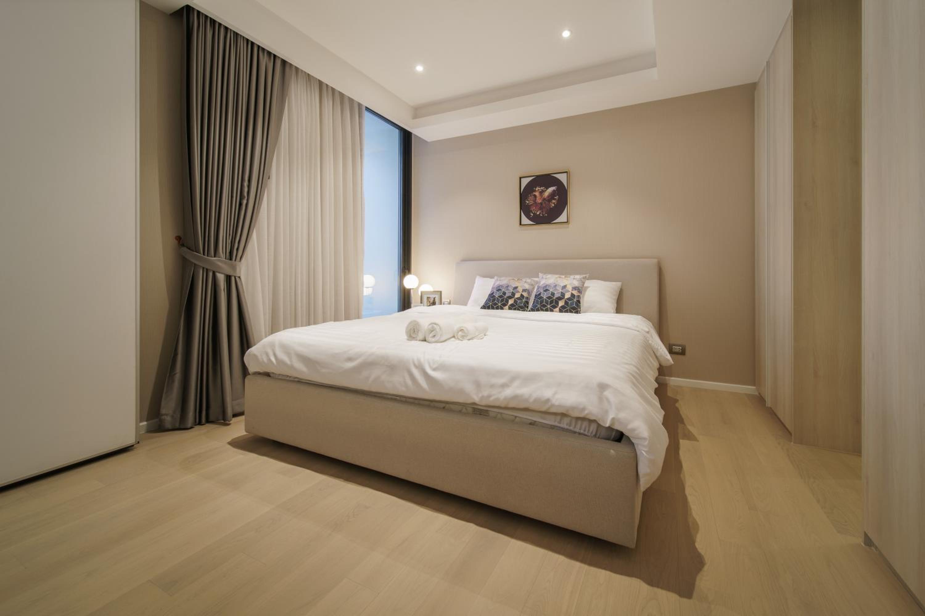 One-Bedroom Apartment photo 1