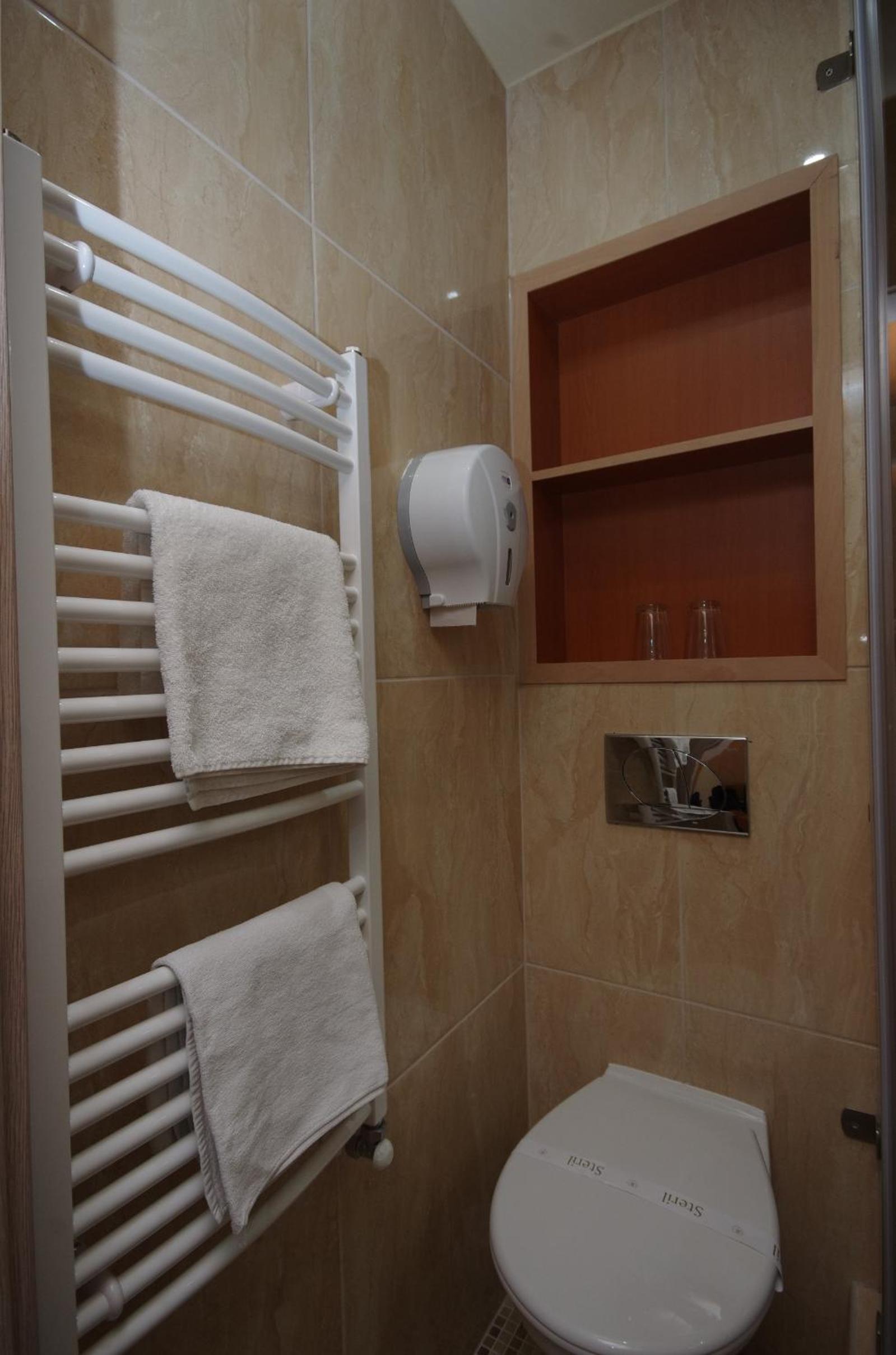 Standard Double Room - Photo 4