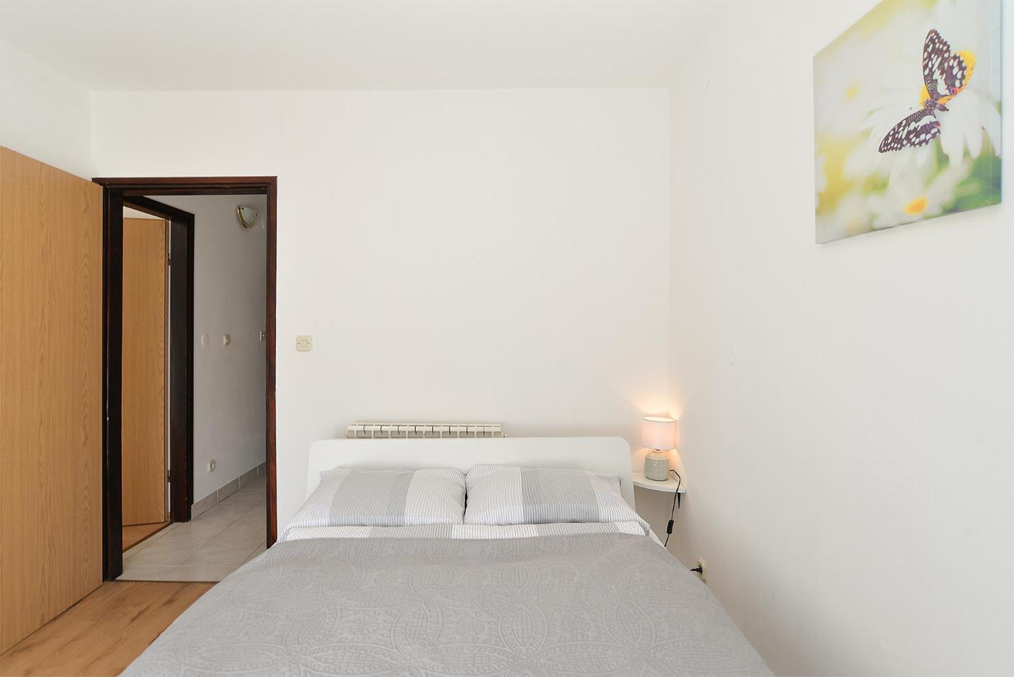 Apartment photo 2