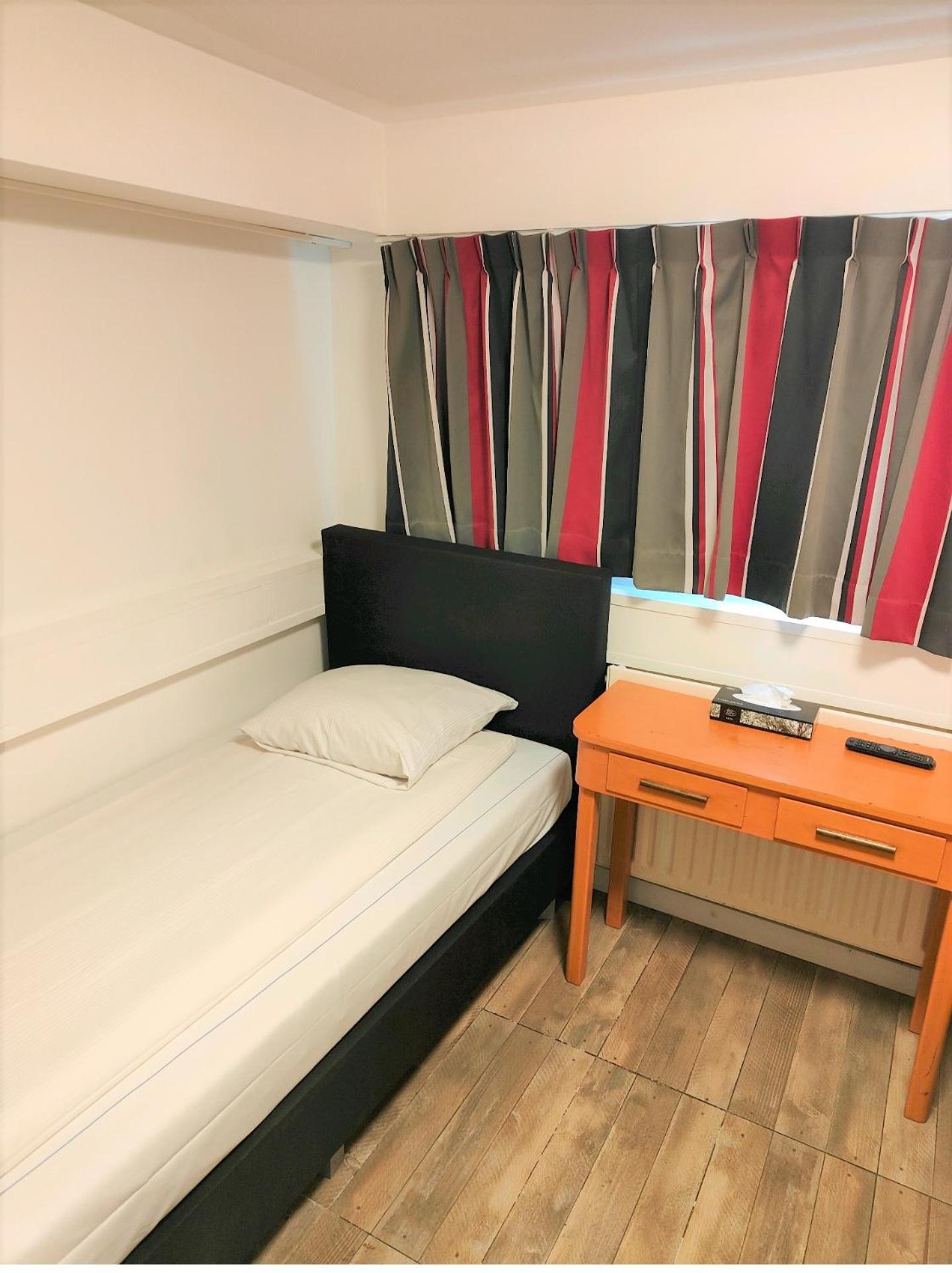 Standard Twin Room with Shared Bathroom photo 3