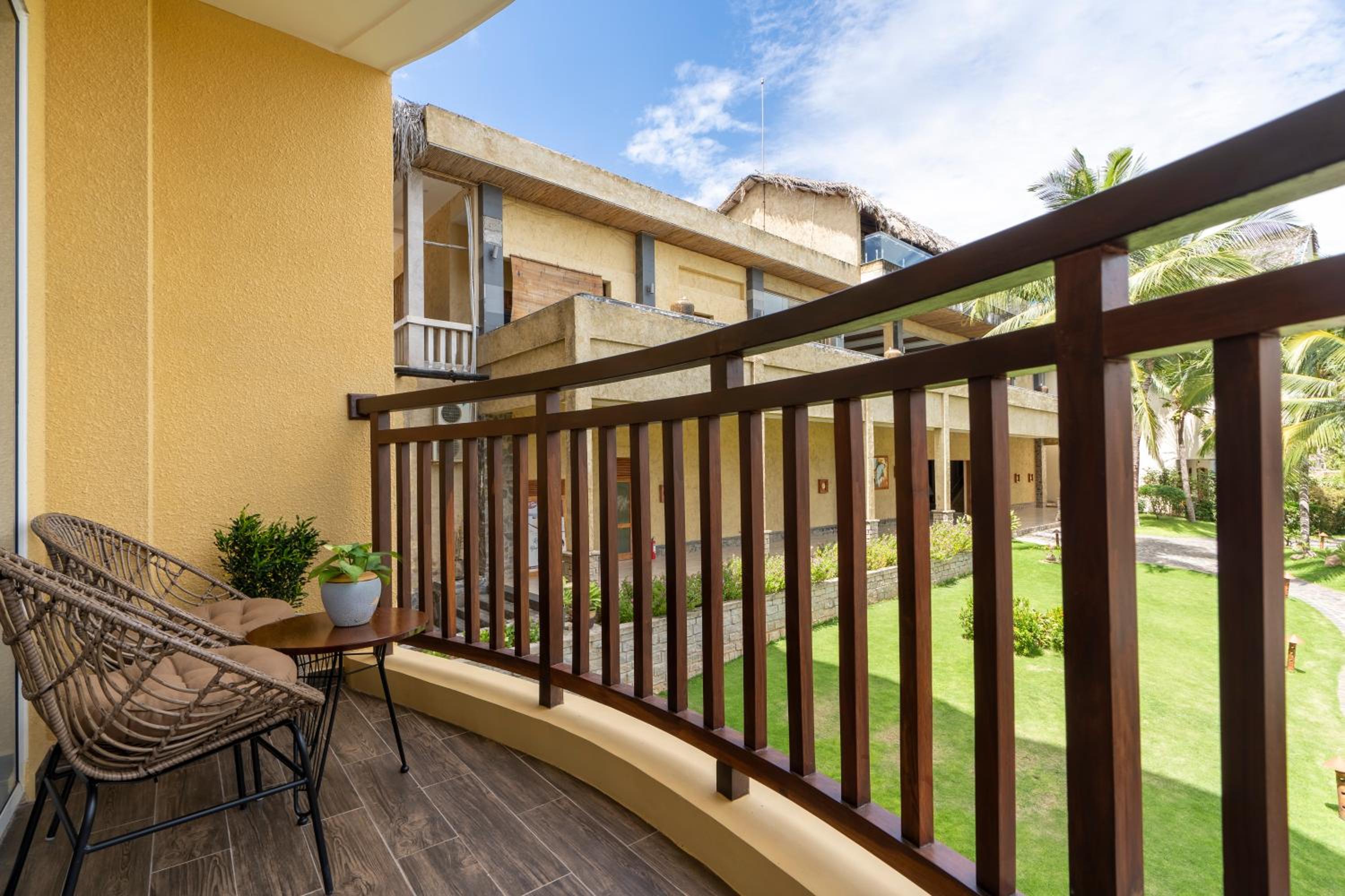 Double Room with Garden View thumbnail 5