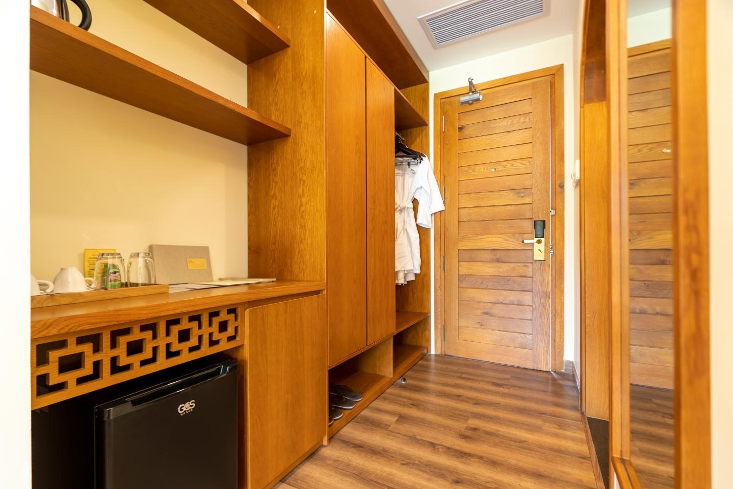 Double Room with Garden View thumbnail 5