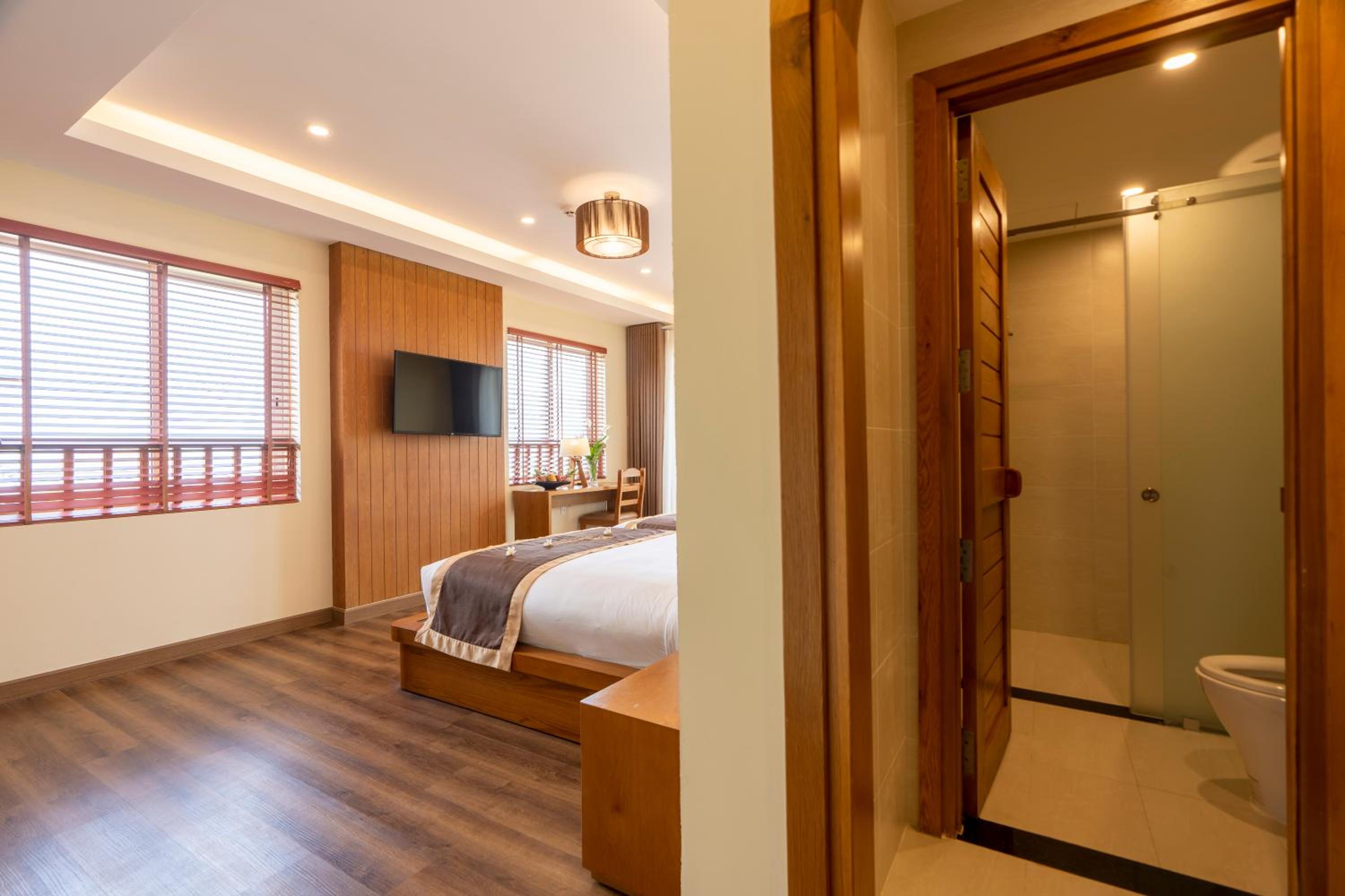 Superior Double or Twin Room with Sea View thumbnail 6