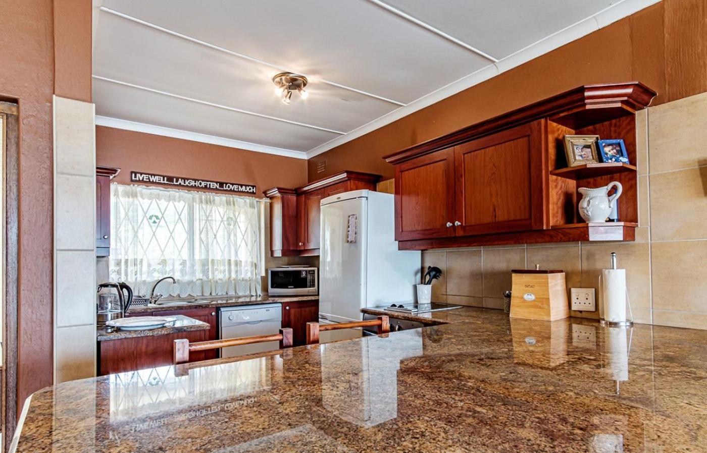 Three-Bedroom Apartment - Photo 8