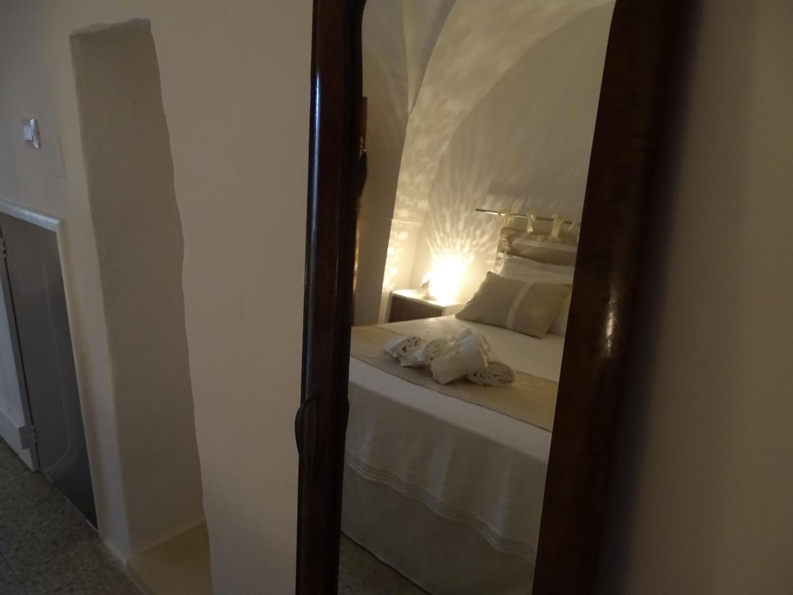 Family Suite with Balcony - Photo 8