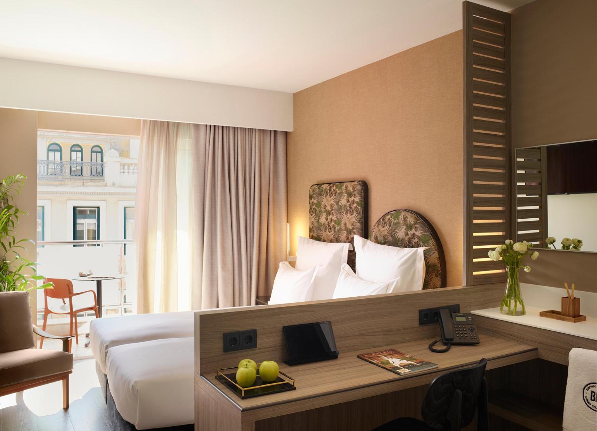 Urban Twin Room With Balcony And City View