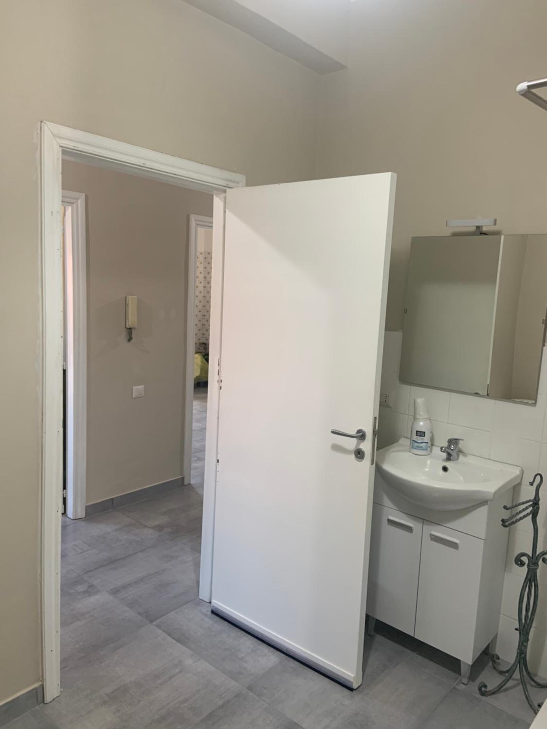 Double or Twin Room with Private External Bathroom - Photo 4