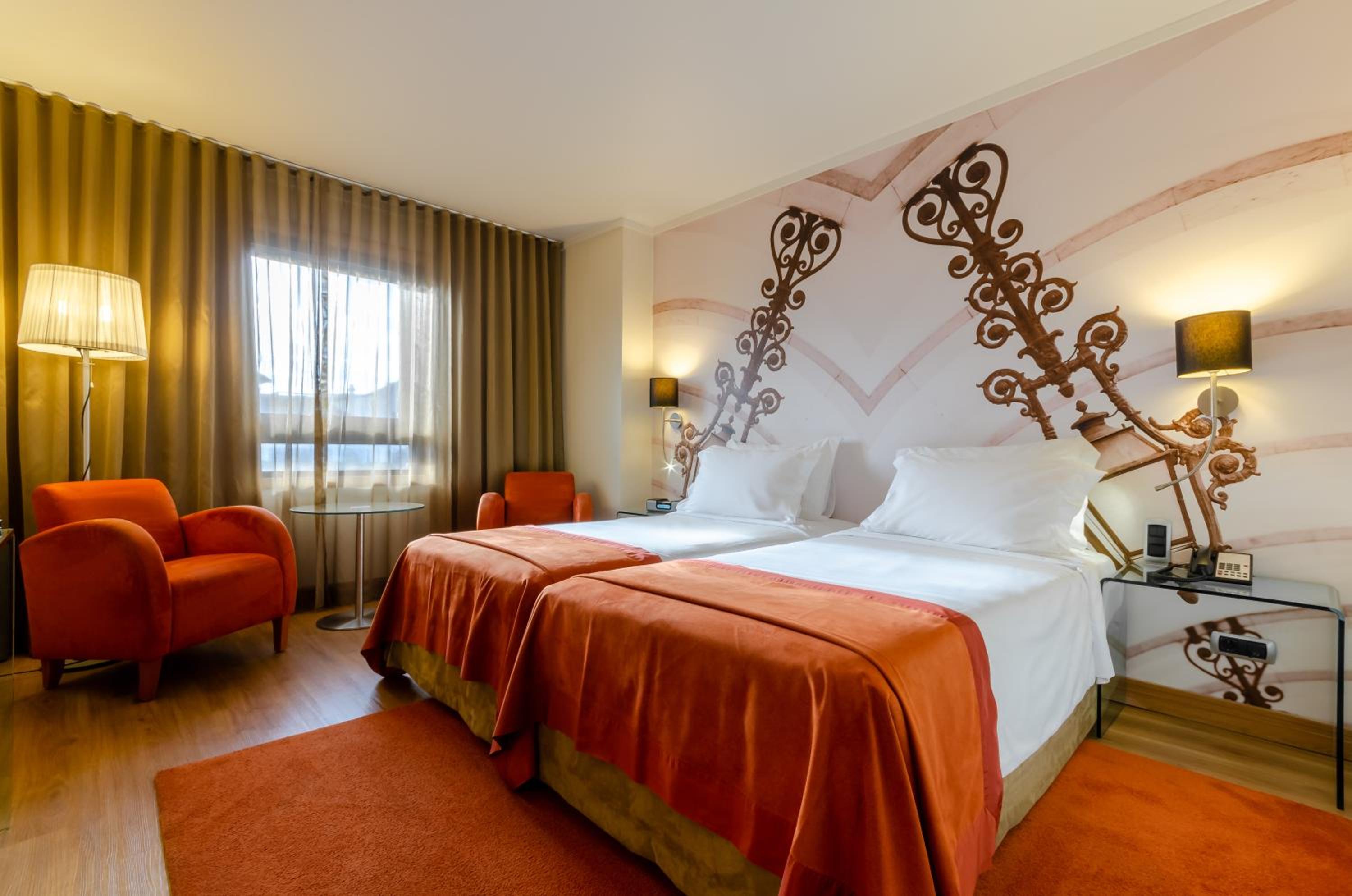 Standard Double or Twin Room - Photo 8