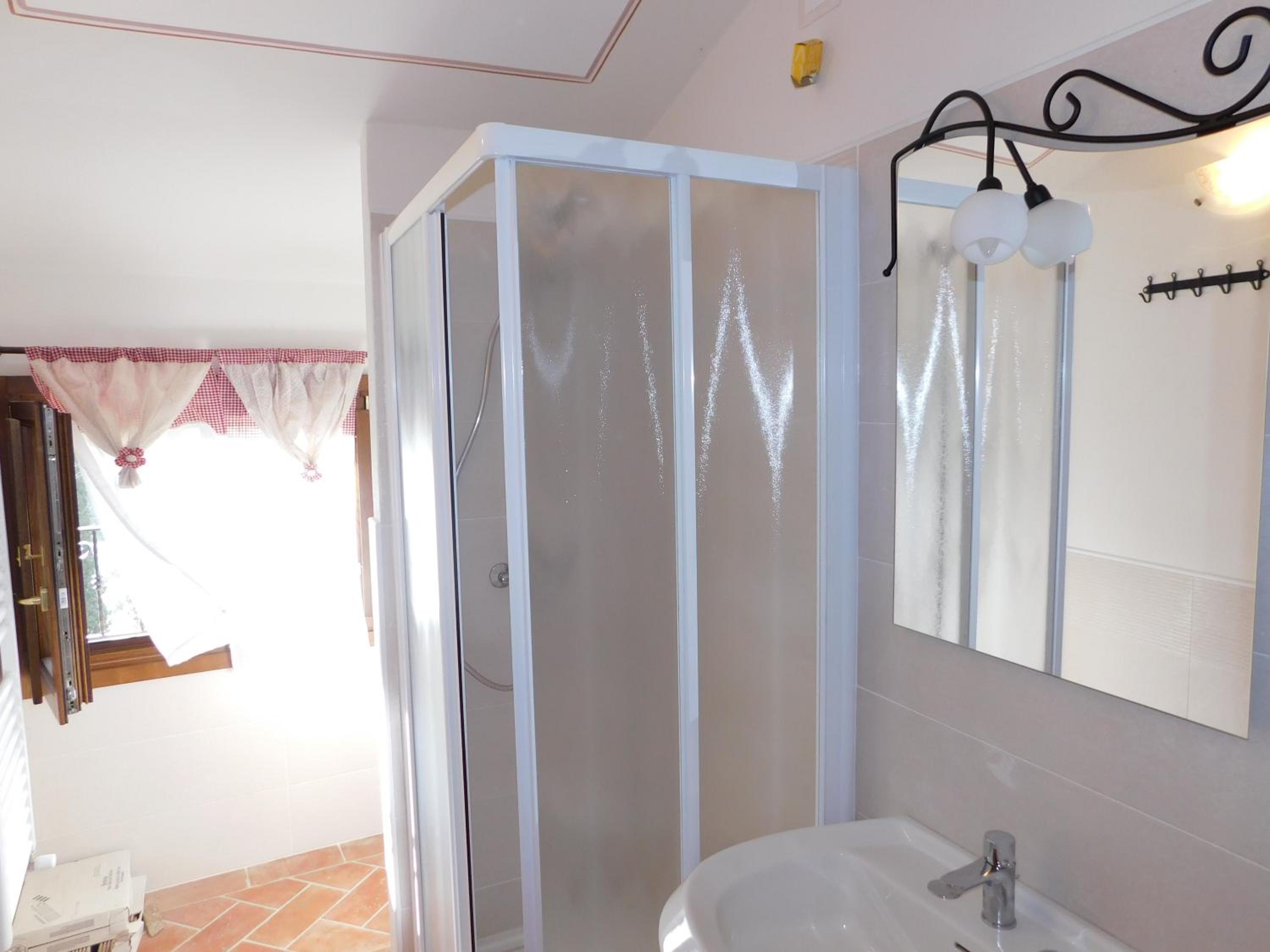 Deluxe Double Room (2 Adults + 1 Child) photo 3